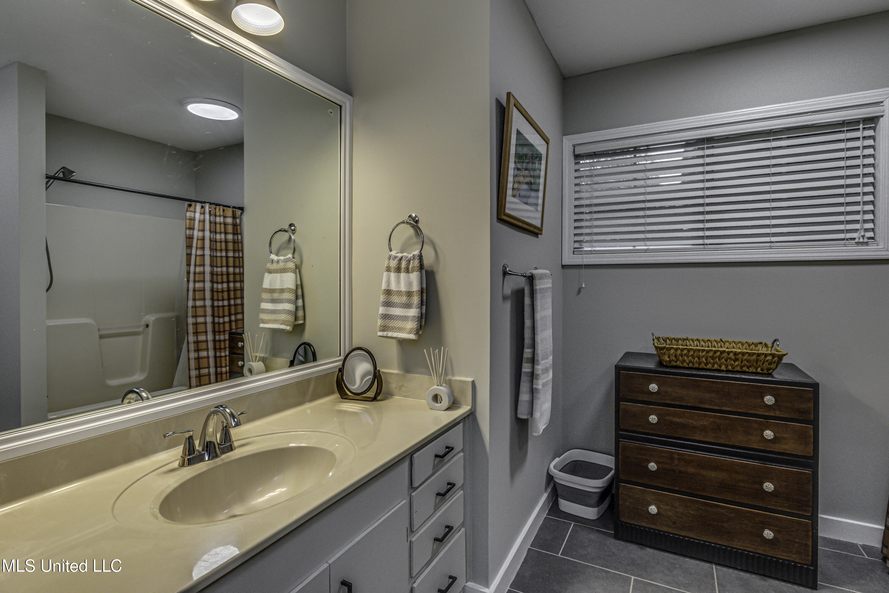 Jackson, Mississippi 39211, United States, 3 Bedrooms Bedrooms, ,3 BathroomsBathrooms,Residential,Active,248575