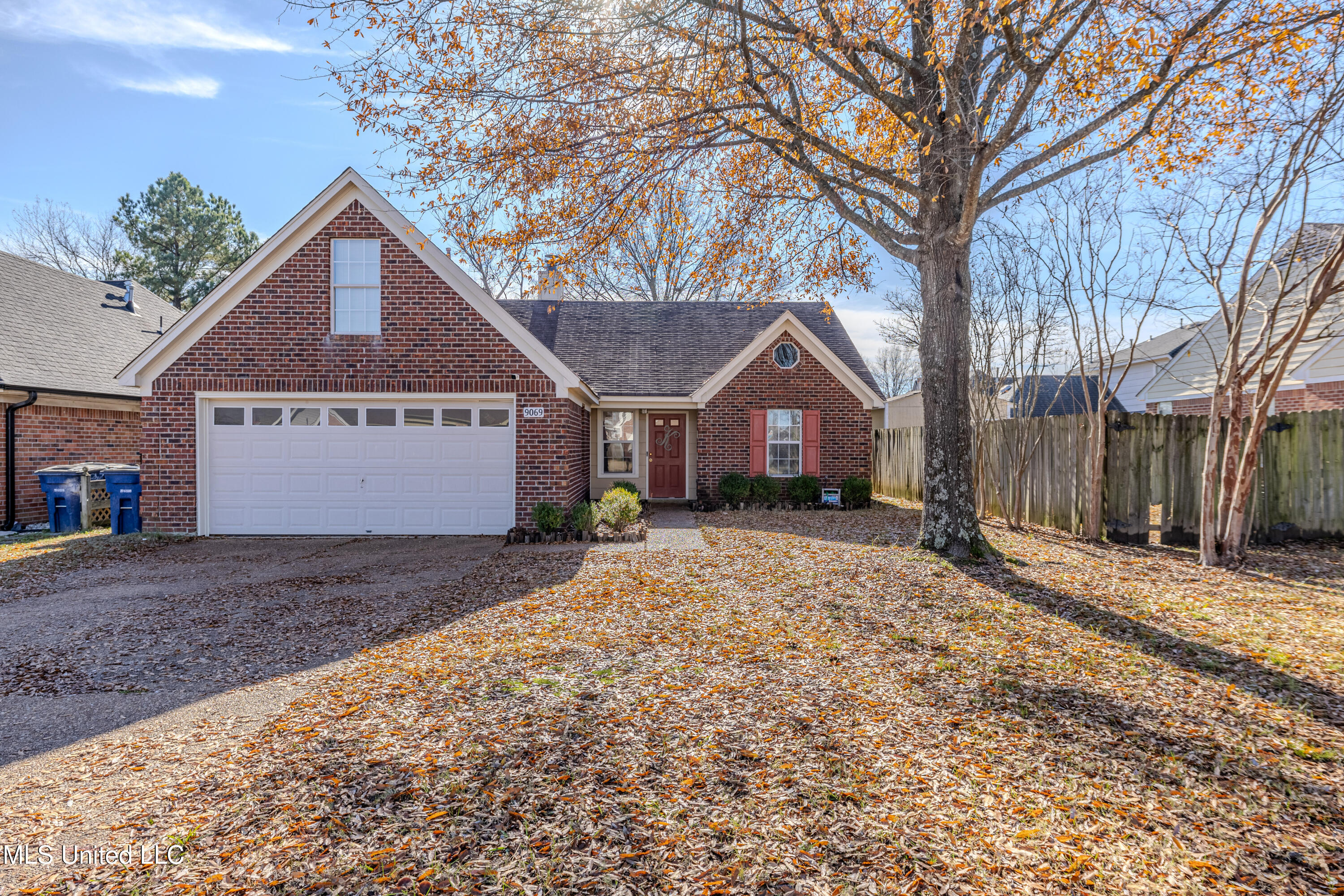 9069 Lakeshore Drive, Olive Branch, Mississippi image 1