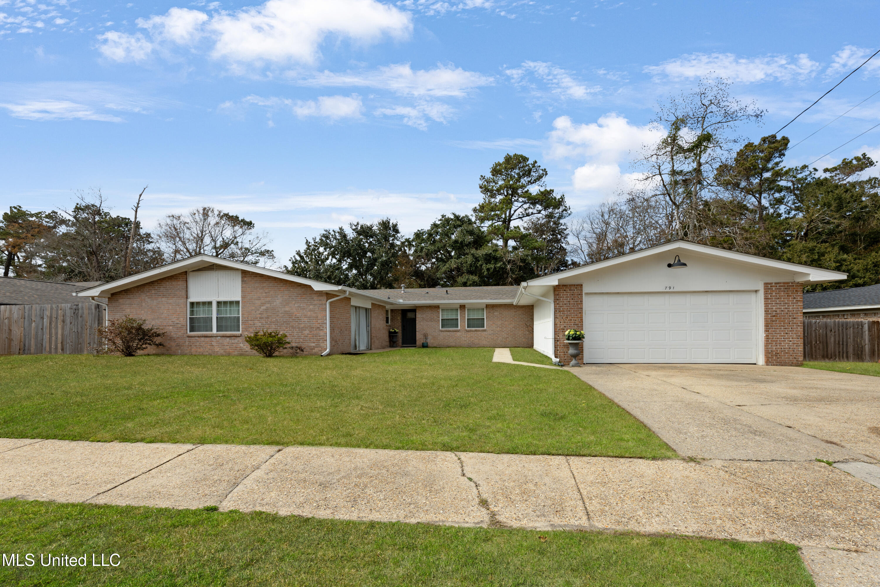 791 Sharon Hills Drive Drive, Biloxi, Mississippi image 2