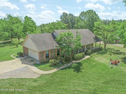 Homes For Sale - 408 Hunters Parkway<br/> Panola County, Batesville, MS 38606