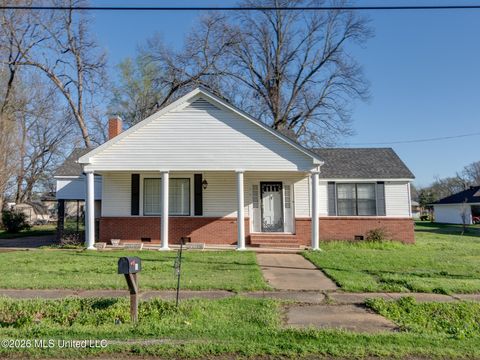 Homes For Sale - 104 E South Avenue<br/> Panola County, Crenshaw, MS 38621