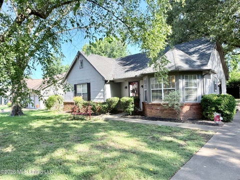 Homes For Sale - 708 Woodsmoke Drive<br/> Southaven, MS 38671