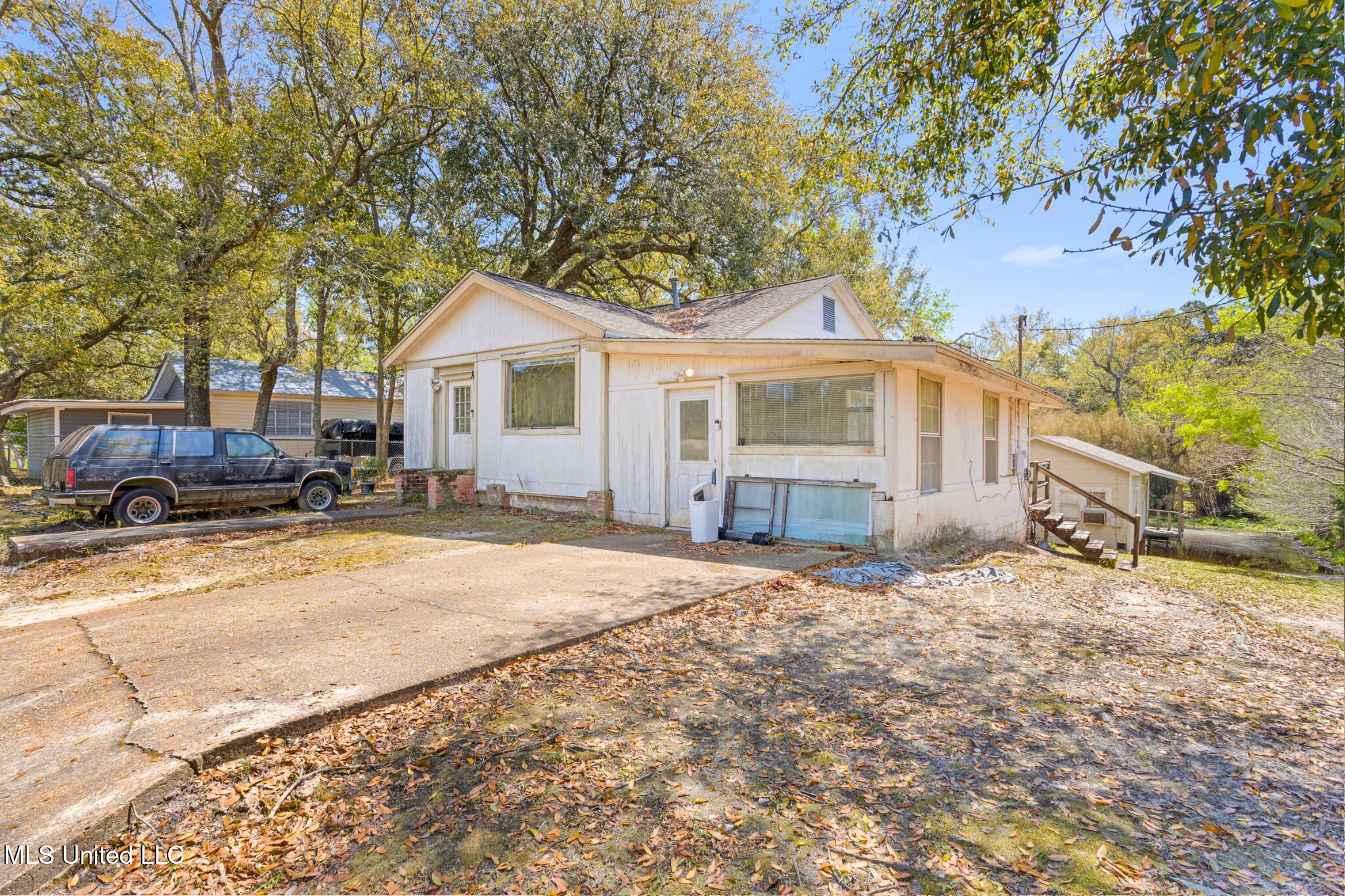 718 Signal Street, Ocean Springs, Mississippi image 2