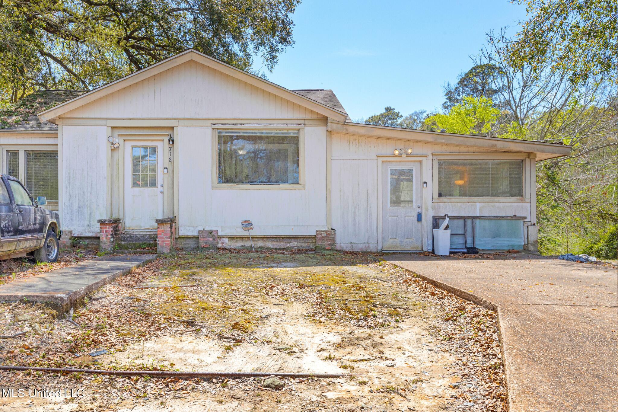 718 Signal Street, Ocean Springs, Mississippi image 1