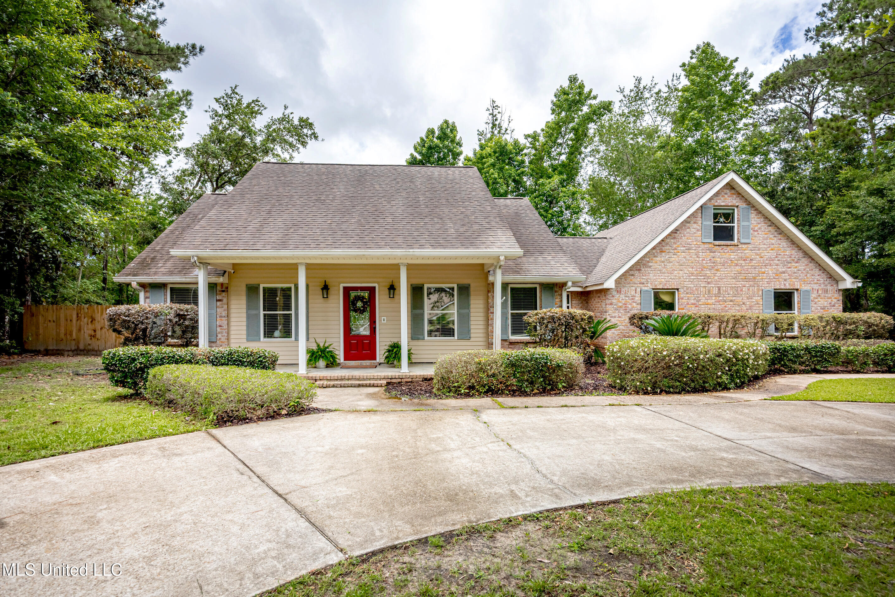 7321 Ieke Circle, Diamondhead, Mississippi image 1