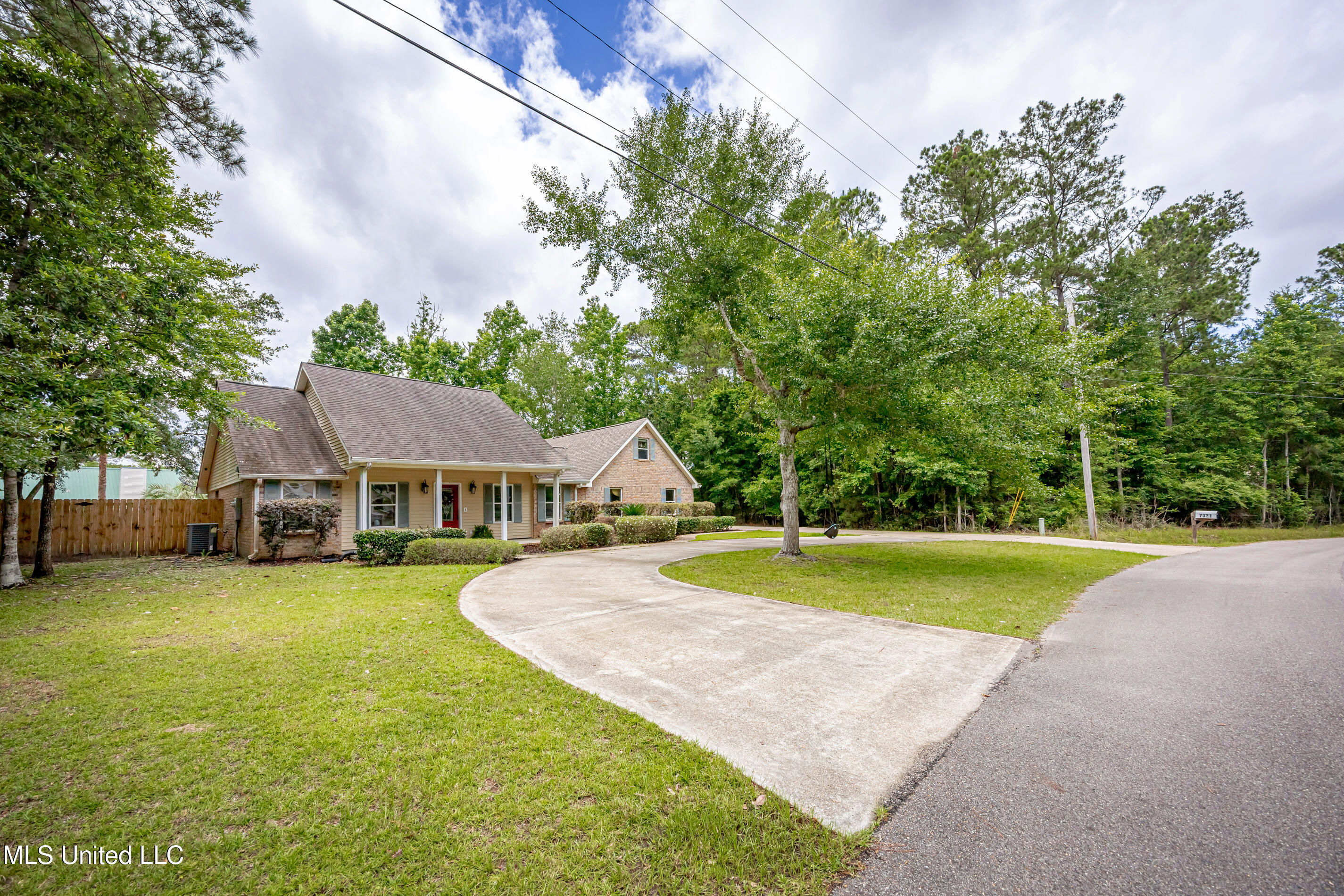 7321 Ieke Circle, Diamondhead, Mississippi image 3