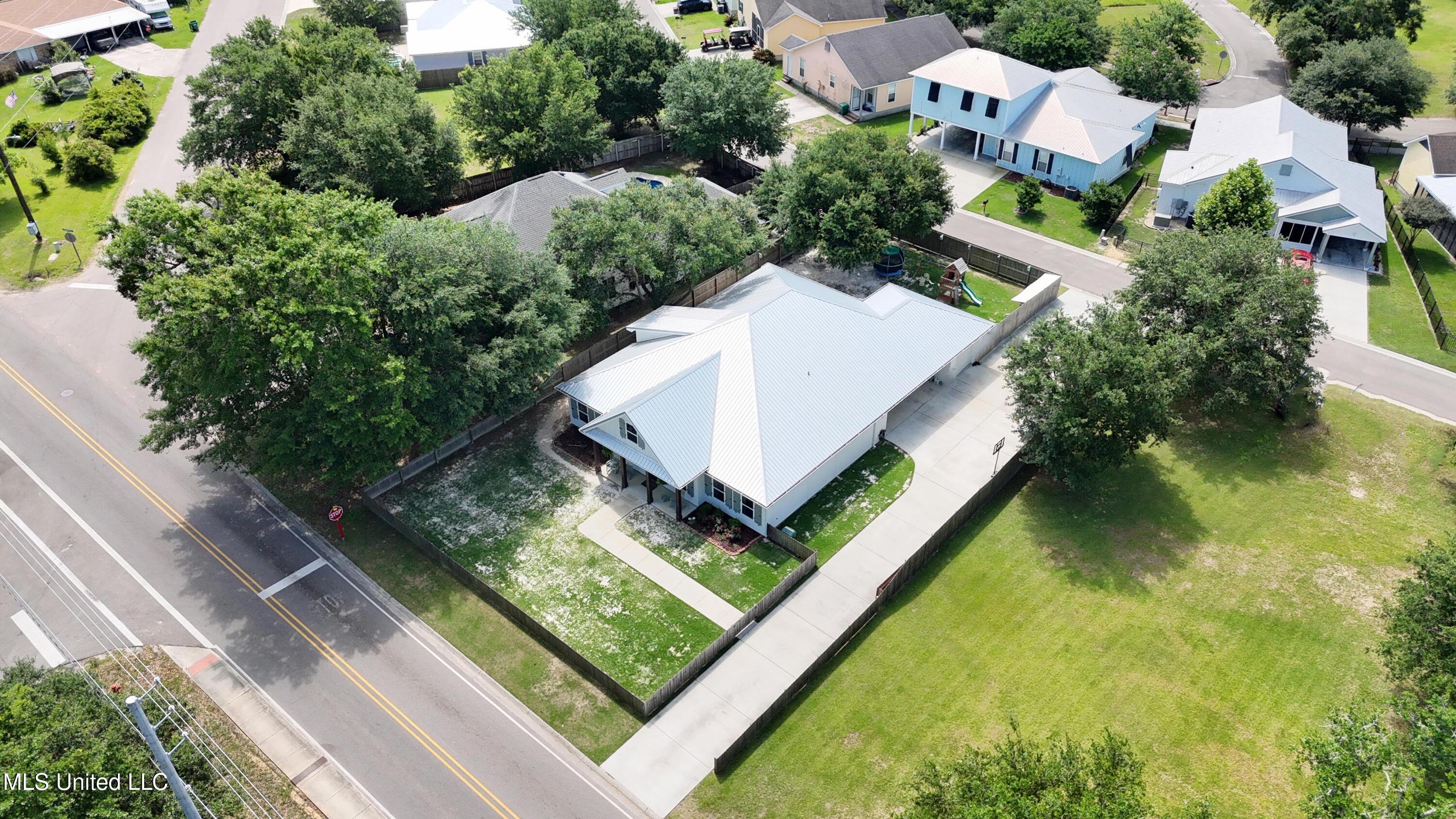 802 Old Spanish Trail, Bay Saint Louis, Mississippi image 32