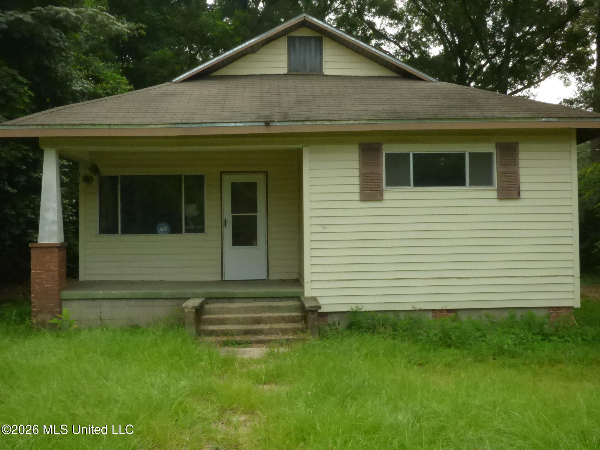 Photo 1 of 10 — 320 N Locust Street, McComb, MS 39648