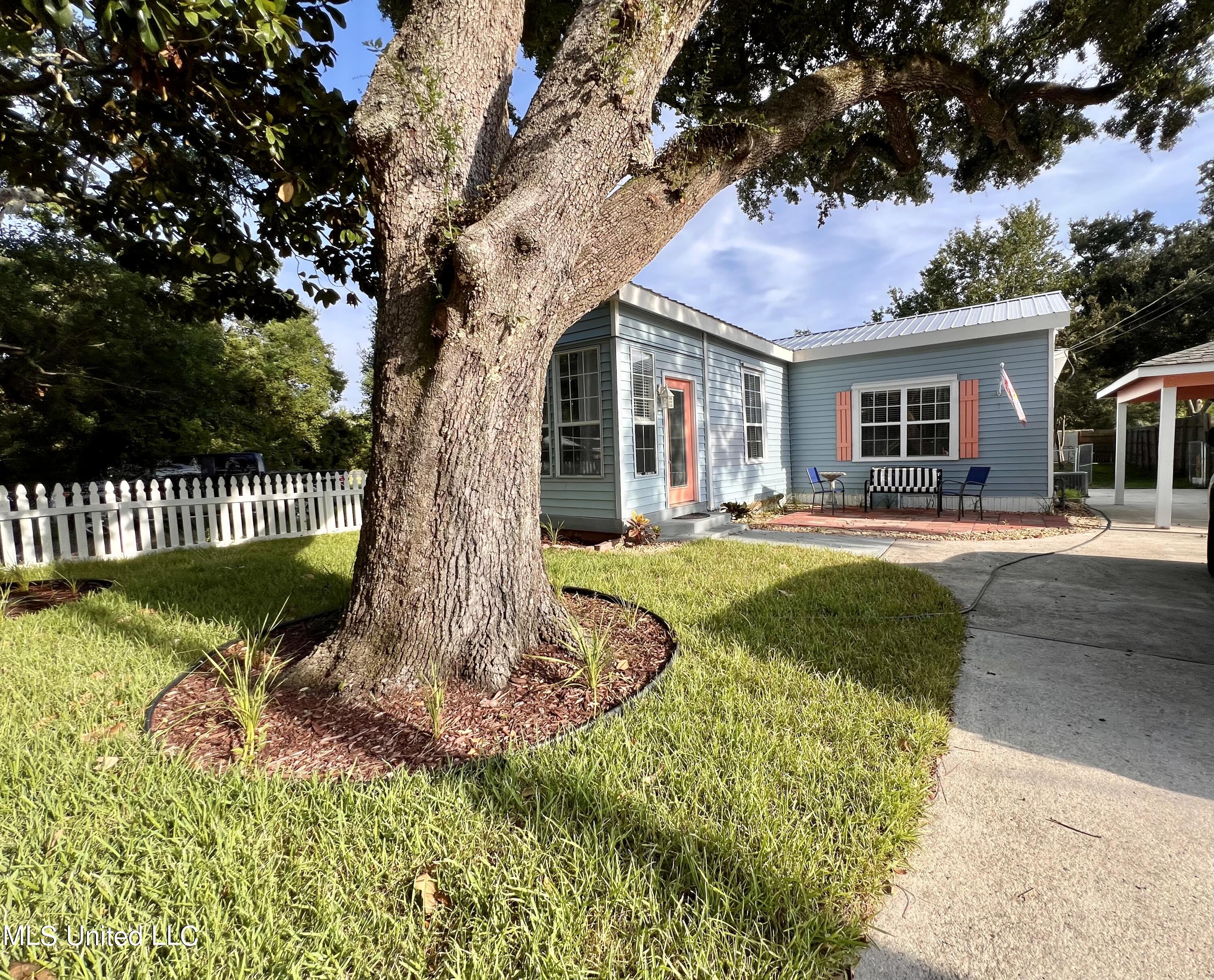 225 Magnolia Street, Long Beach, Mississippi image 1