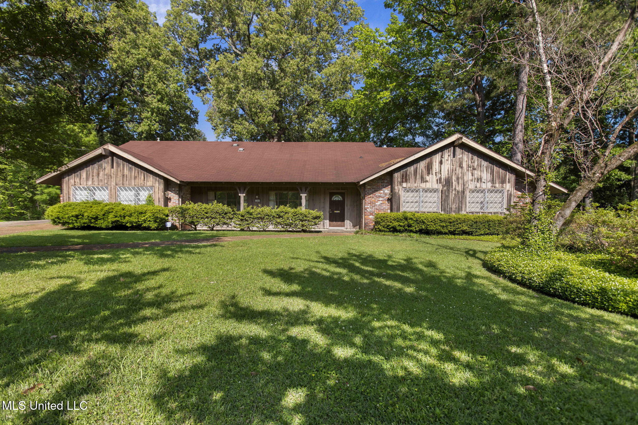160 Marblehead Court, Jackson, Mississippi image 2