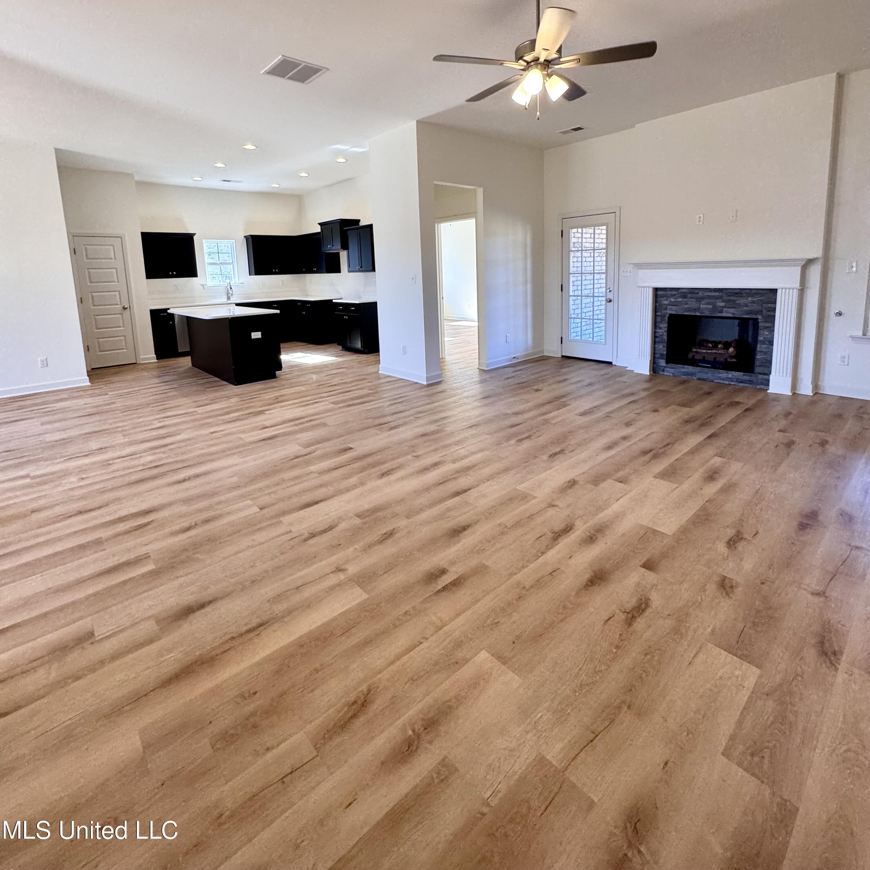 8955 Erin Banks Drive, Southaven, Mississippi image 22