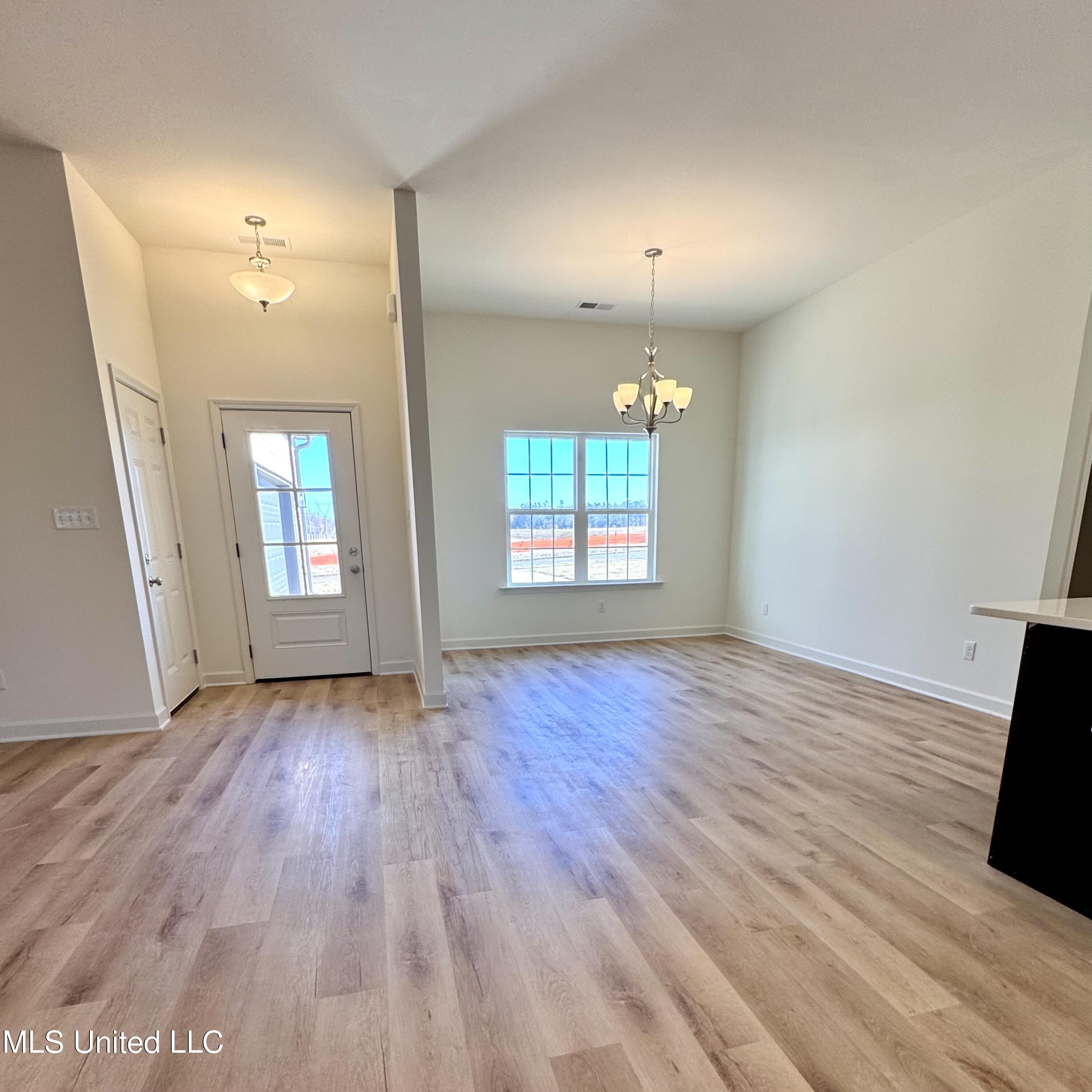 8955 Erin Banks Drive, Southaven, Mississippi image 21