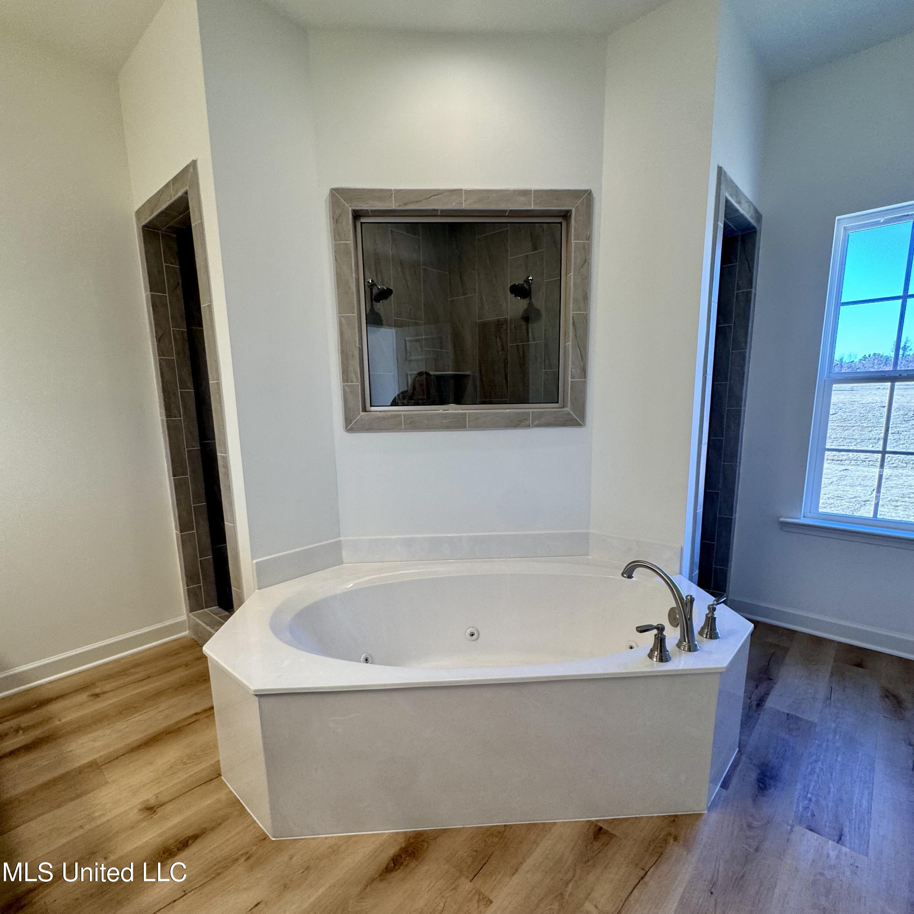 8955 Erin Banks Drive, Southaven, Mississippi image 18