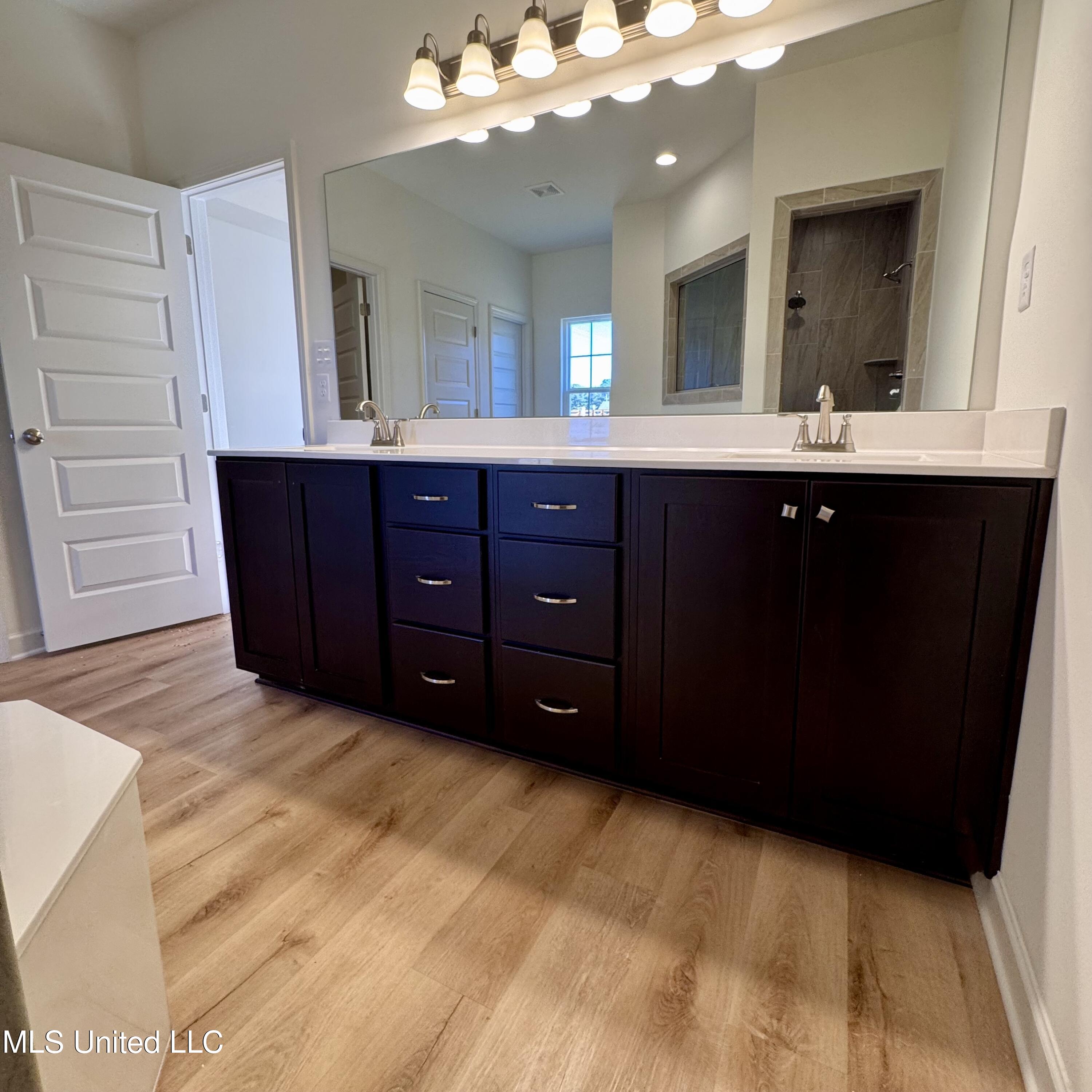 8955 Erin Banks Drive, Southaven, Mississippi image 17
