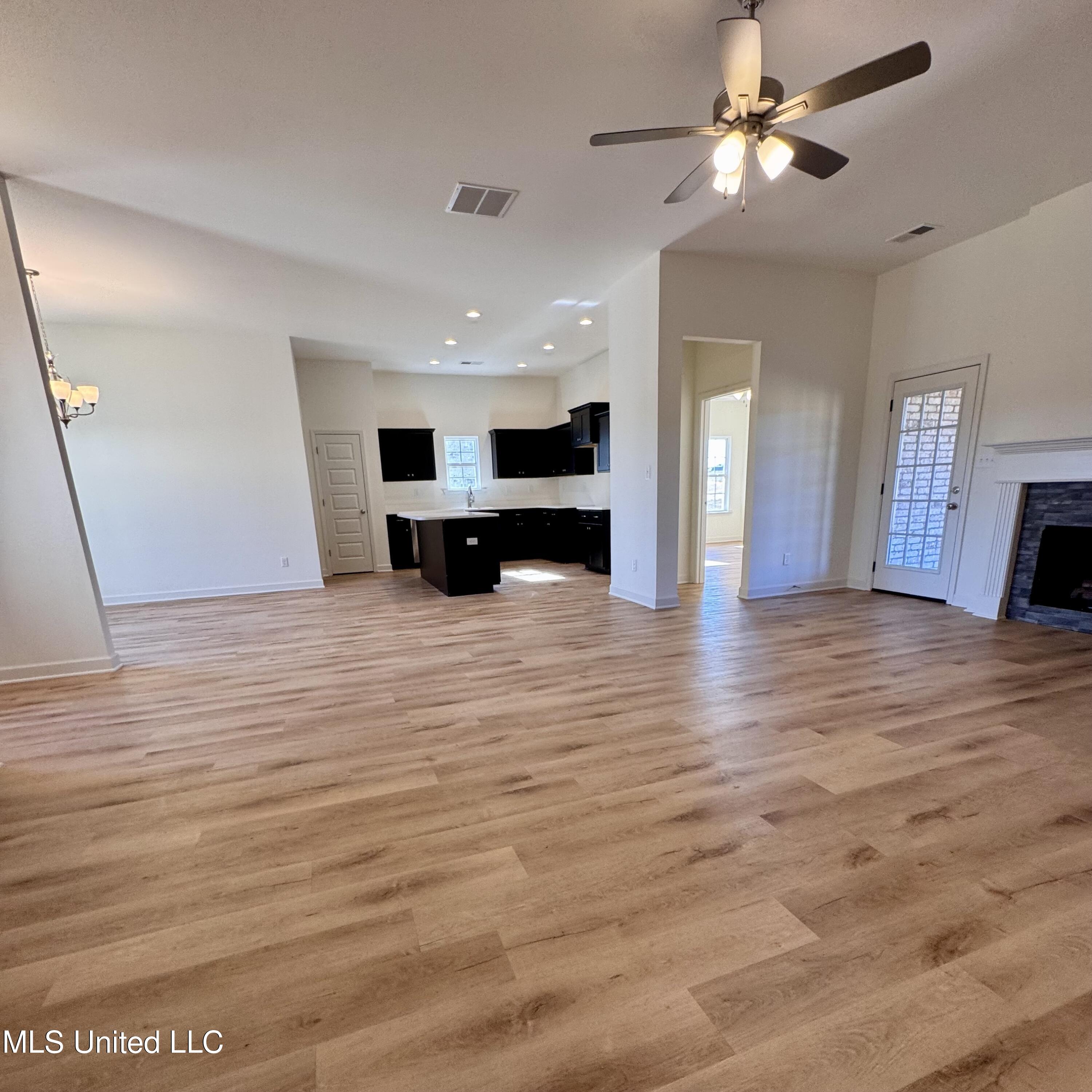 8955 Erin Banks Drive, Southaven, Mississippi image 10