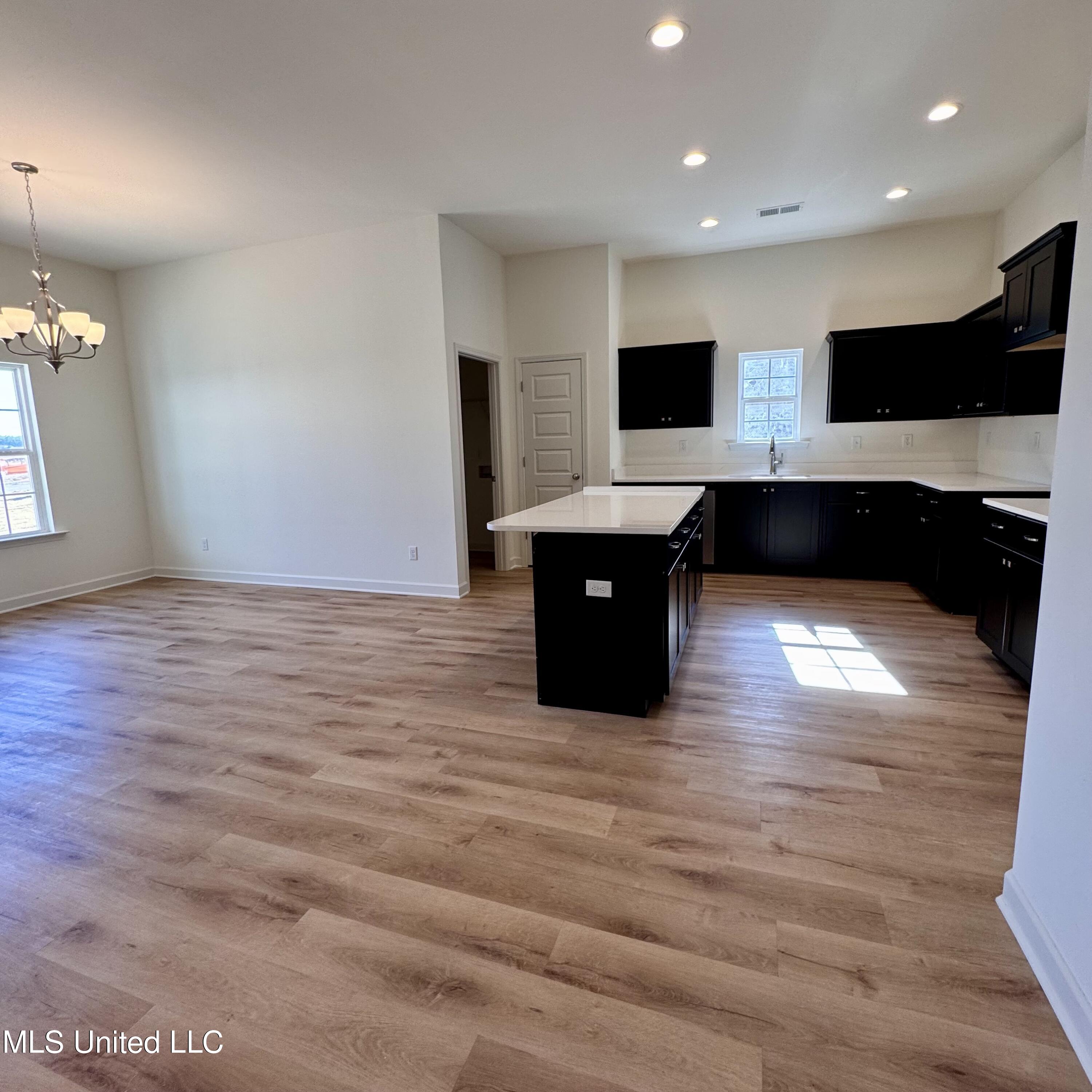 8955 Erin Banks Drive, Southaven, Mississippi image 12