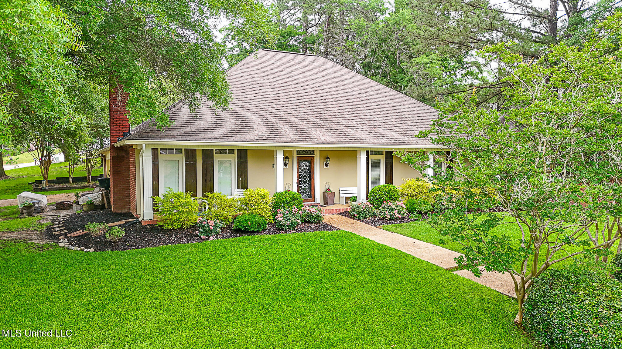 322 Woodlands Drive, Brandon, Mississippi image 1