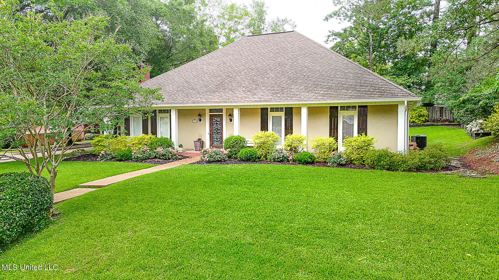 322 Woodlands Drive, Brandon, Mississippi image 2