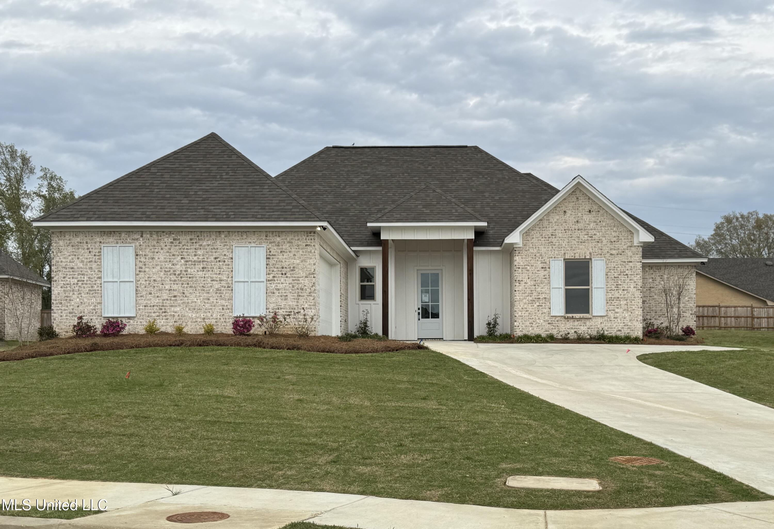 112 Catherine Boulevard, Clinton, Mississippi image 1