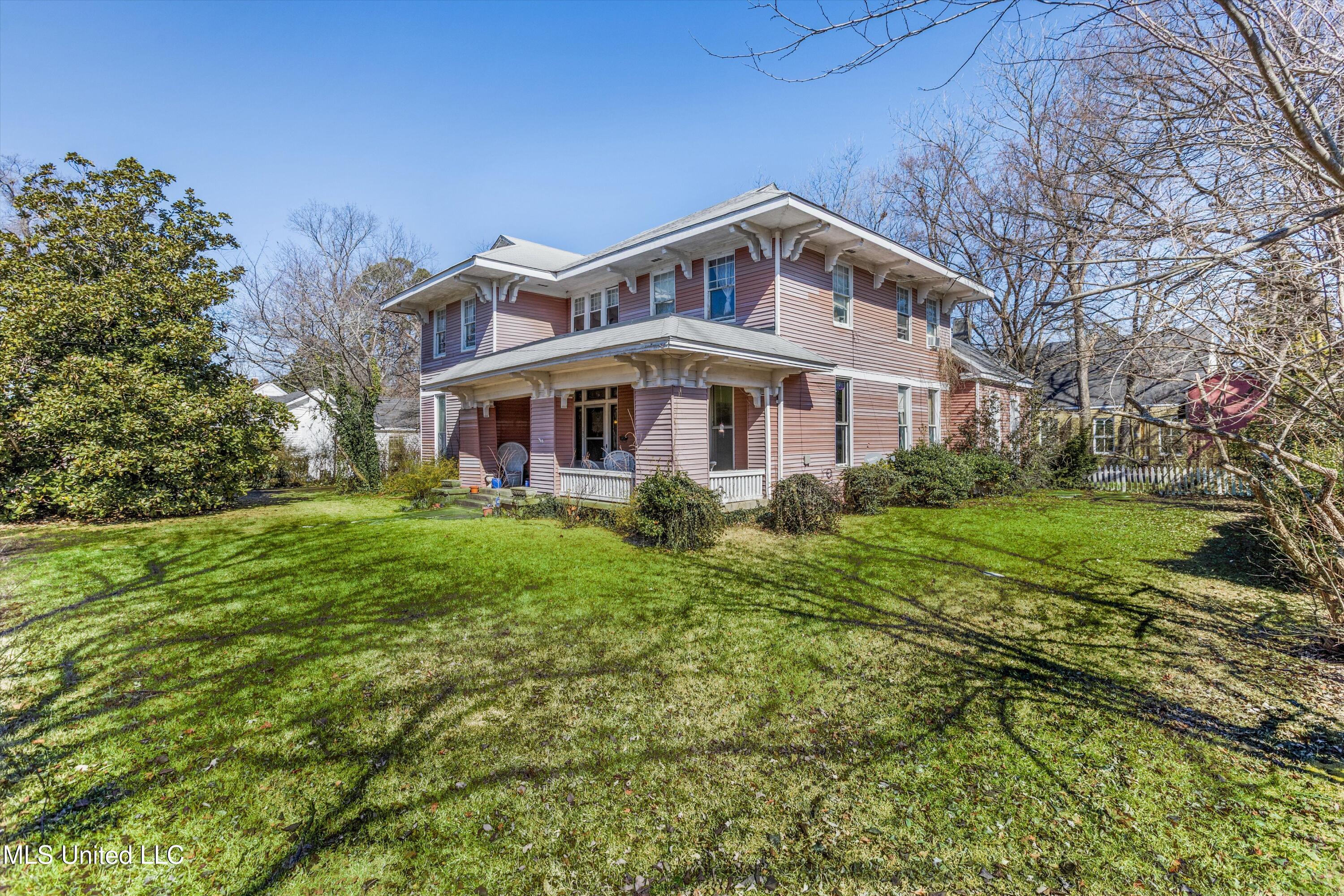 195 N Walthall Street, Holly Springs, Mississippi image 2