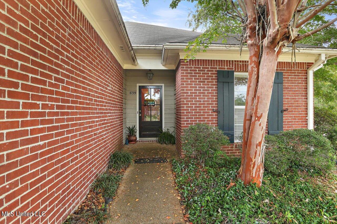 639 Camdenpark Drive, Ridgeland, Mississippi image 2