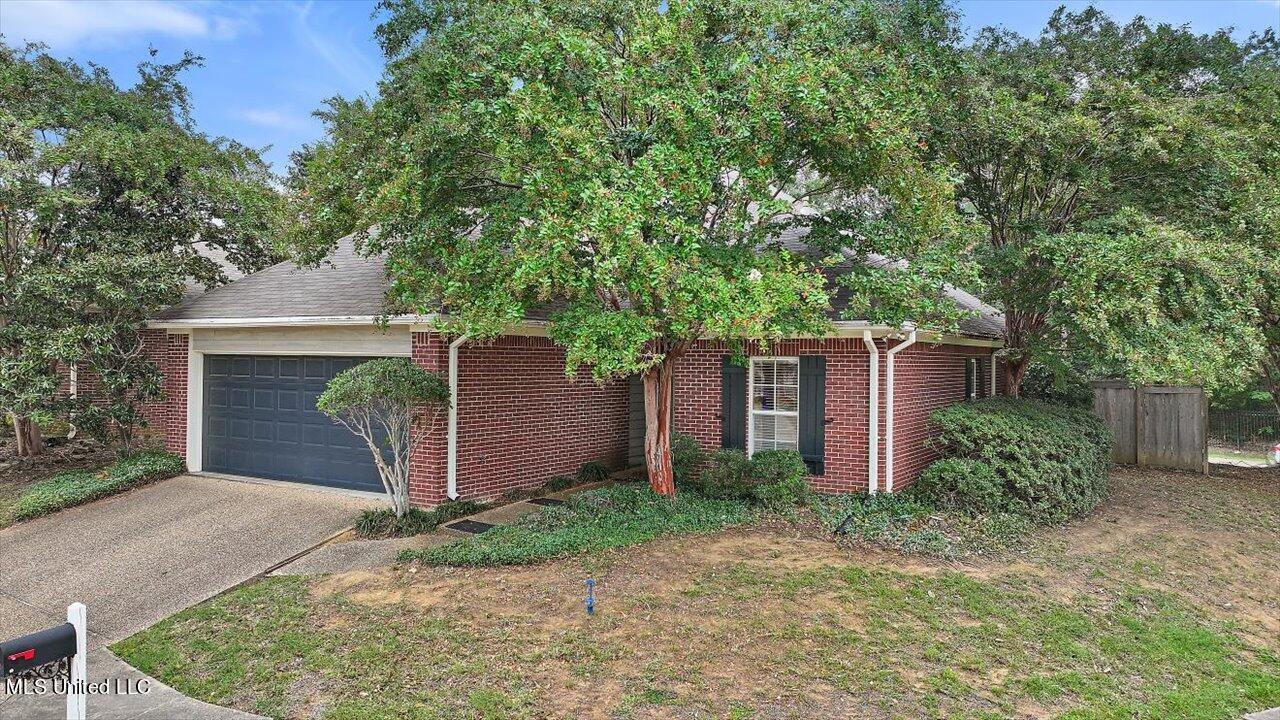 639 Camdenpark Drive, Ridgeland, Mississippi image 1