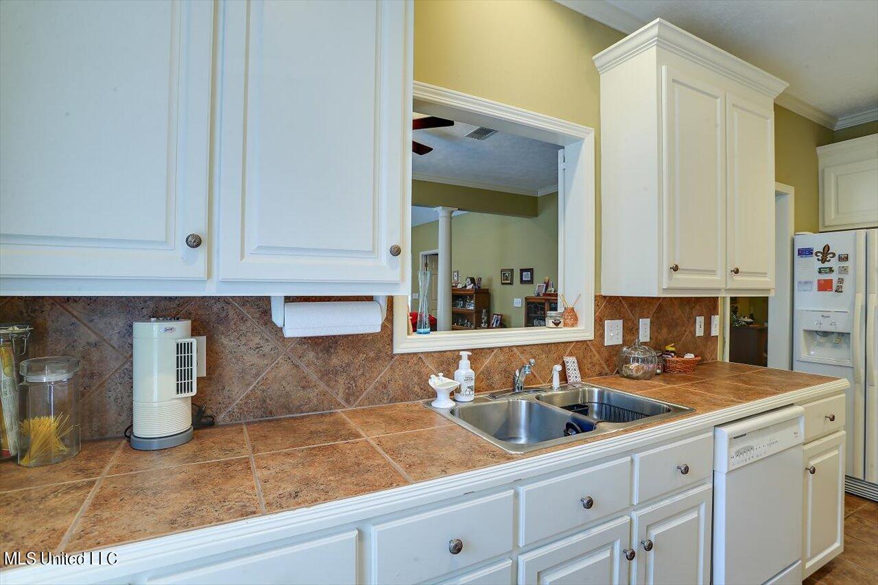 639 Camdenpark Drive, Ridgeland, Mississippi image 11