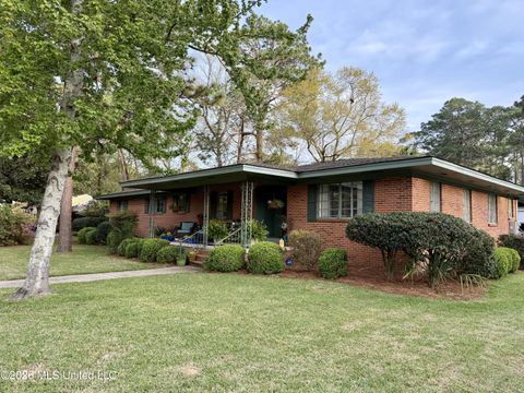 Homes For Sale - 2010 Adeline Street<br/> Forrest County, Hattiesburg, MS 39401