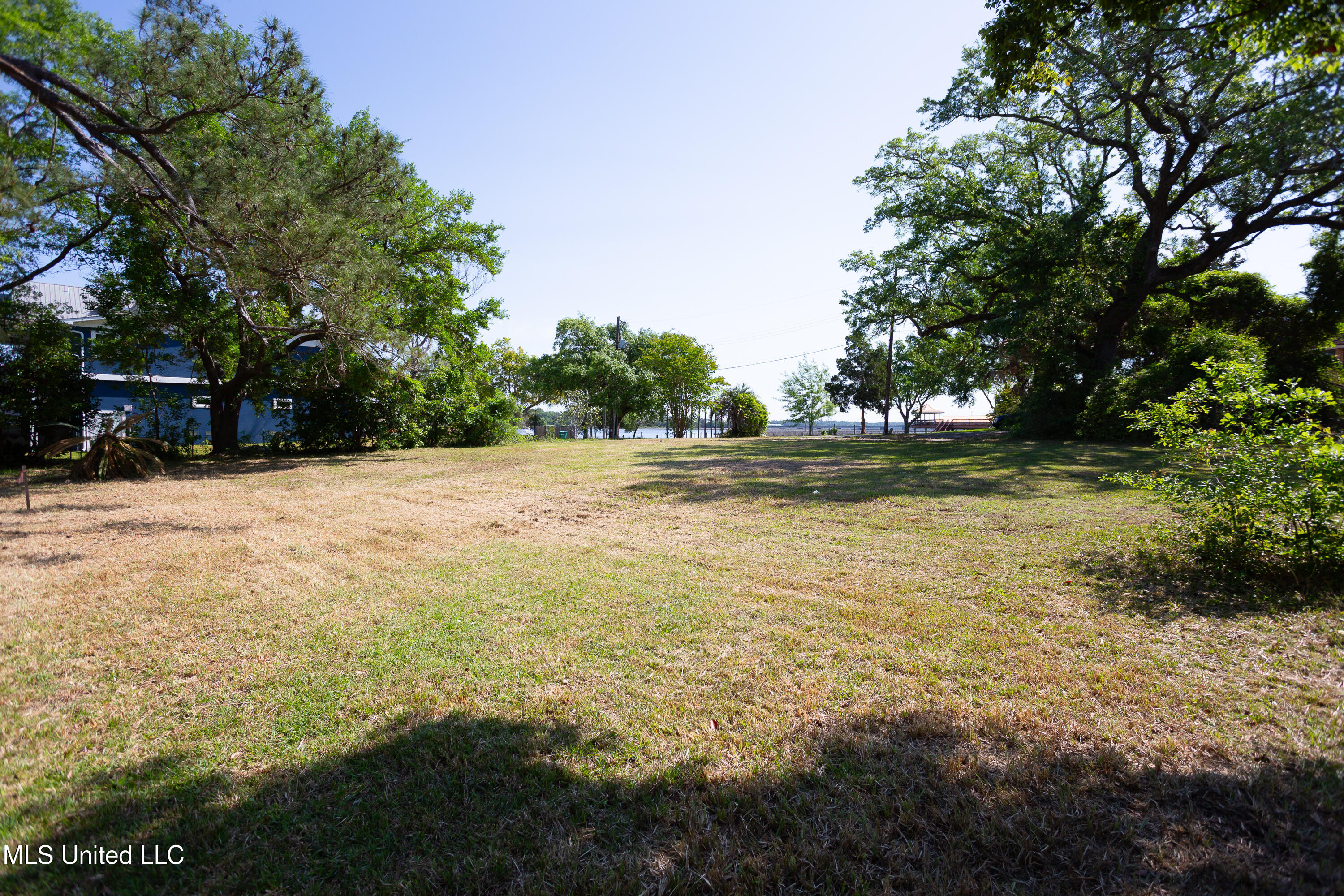 1305 Cove Avenue, Ocean Springs, Mississippi image 3