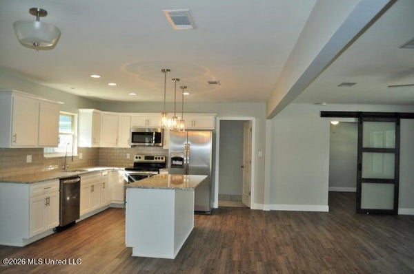 3117 BEACHVIEW DR, OCEAN SPRINGS, MS 39564 - Image d25f9cf18ab4e4258c214a47f128e1fb/2663554582