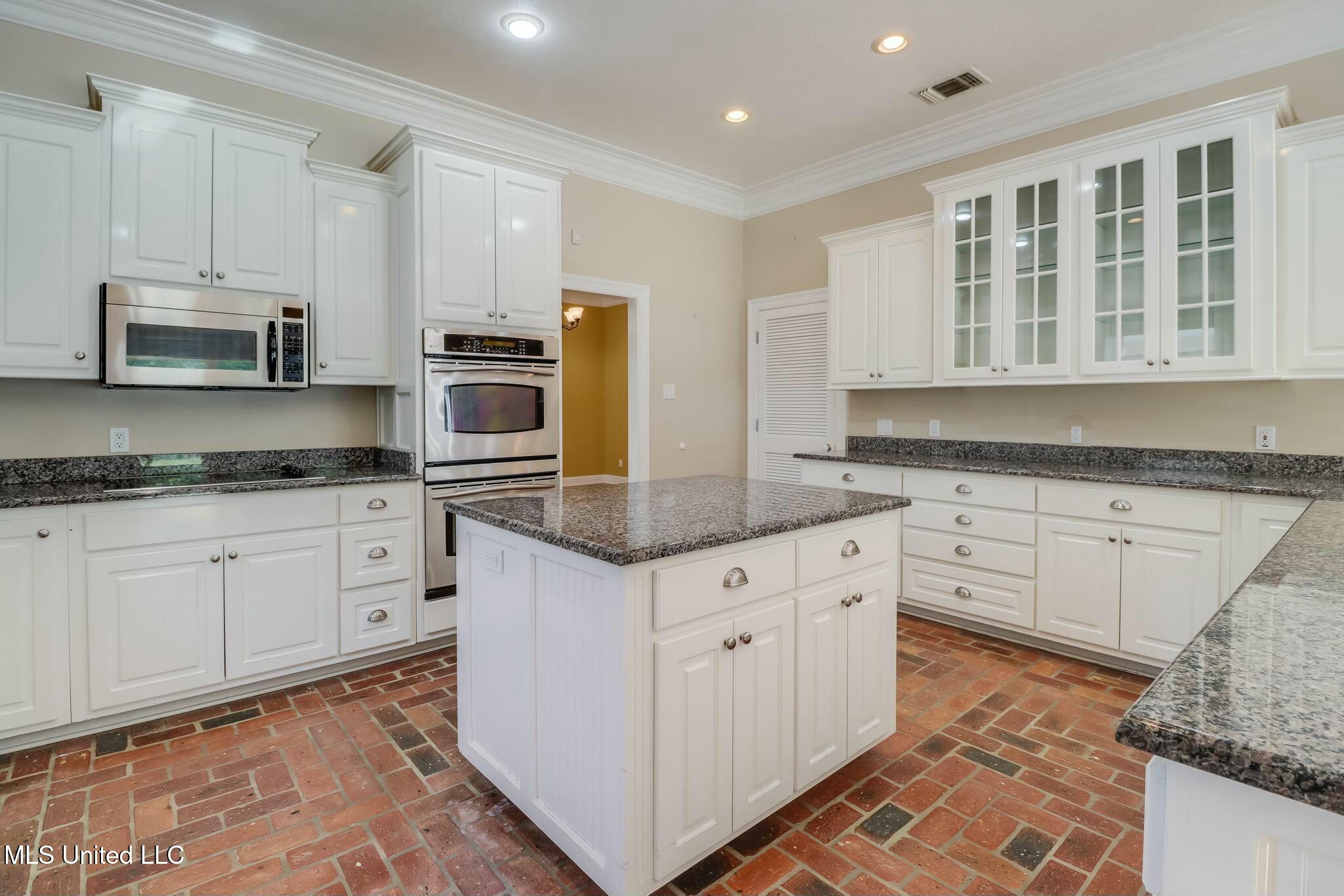 10021 Woodlands Drive, Biloxi, Mississippi image 12