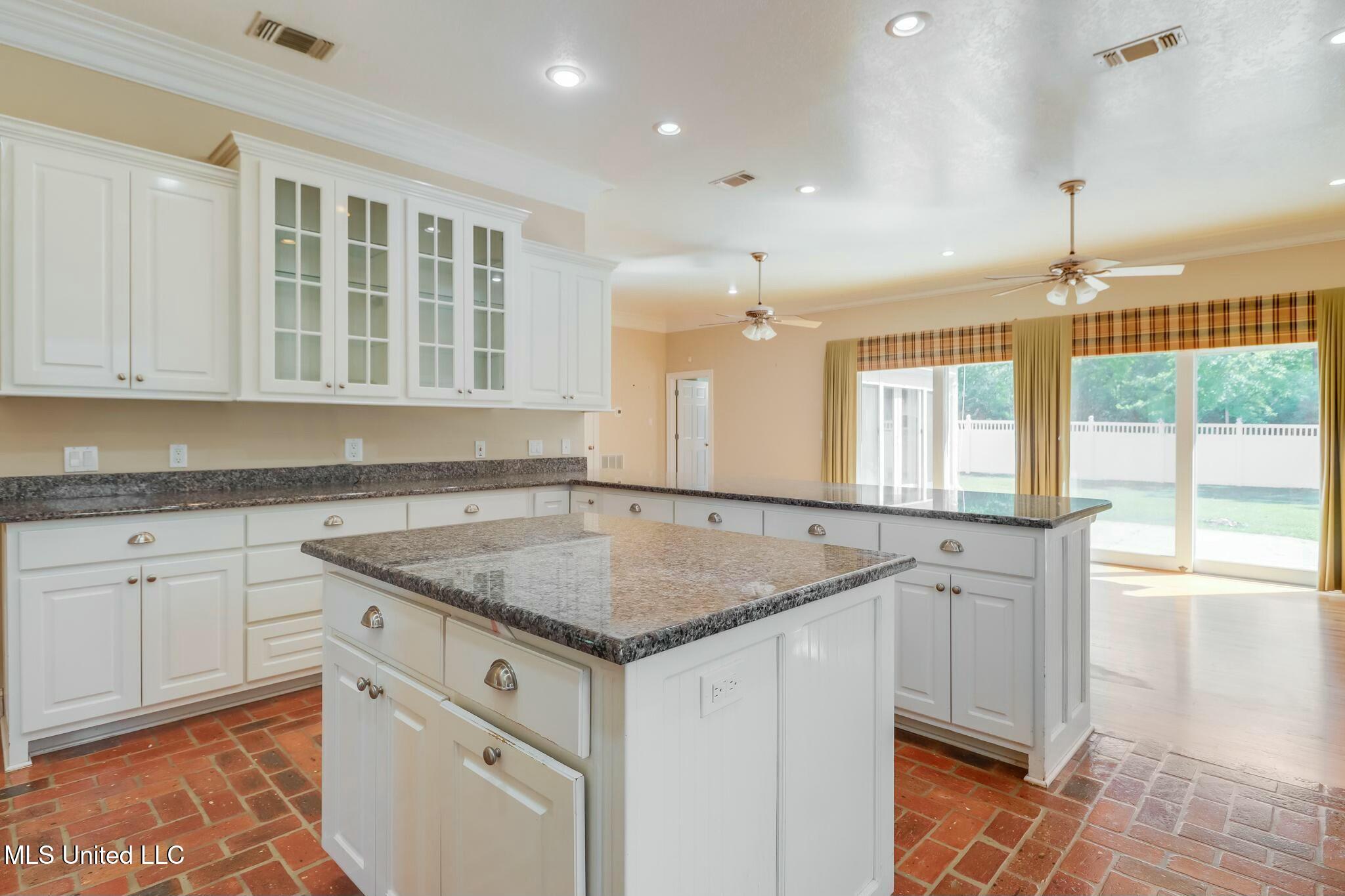 10021 Woodlands Drive, Biloxi, Mississippi image 14