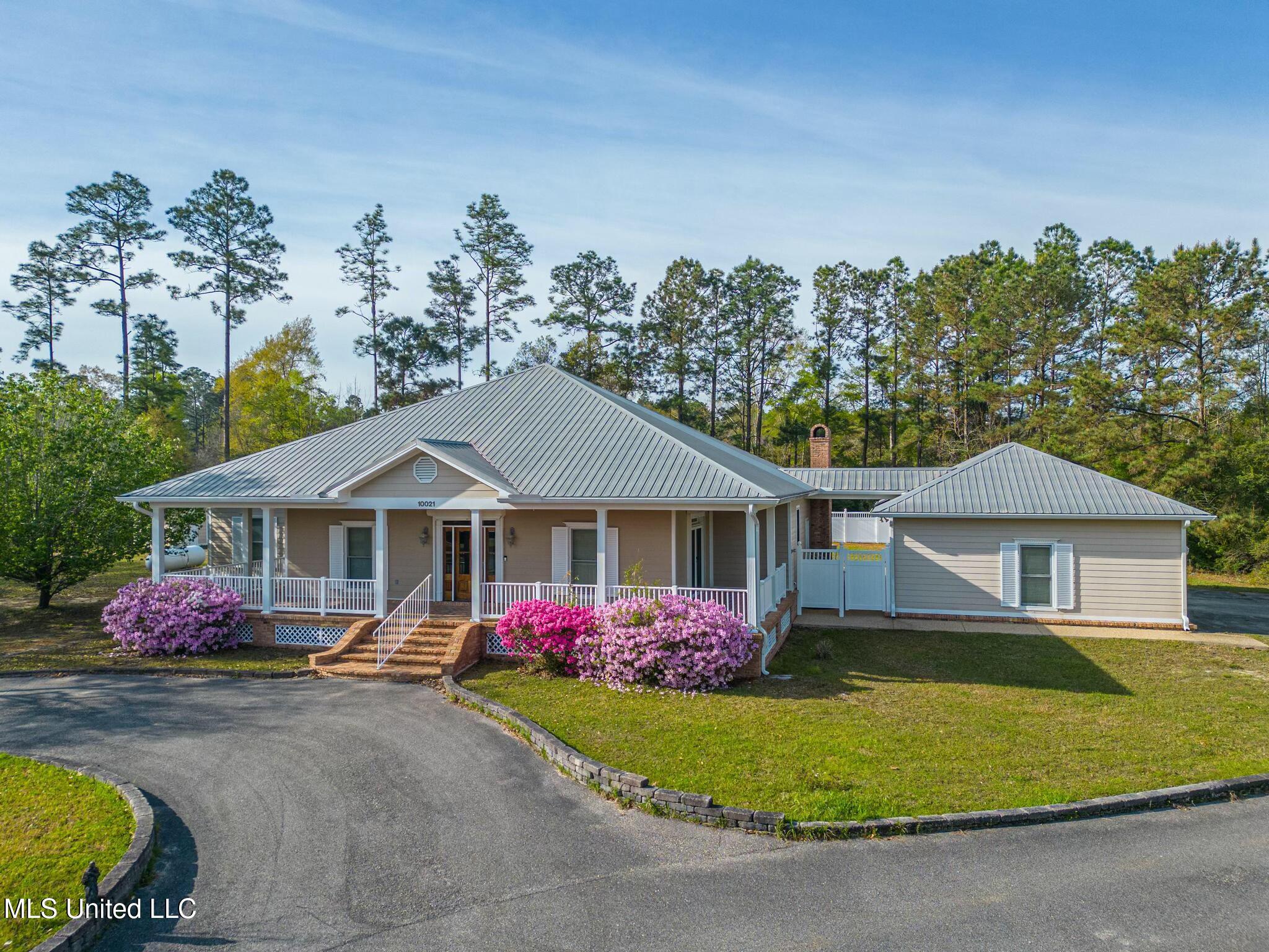 10021 Woodlands Drive, Biloxi, Mississippi image 1