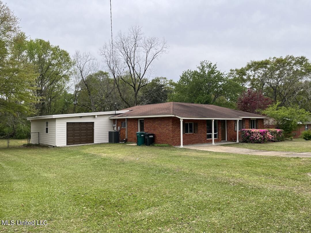 948 Clubhouse Drive, Wiggins, Mississippi image 2