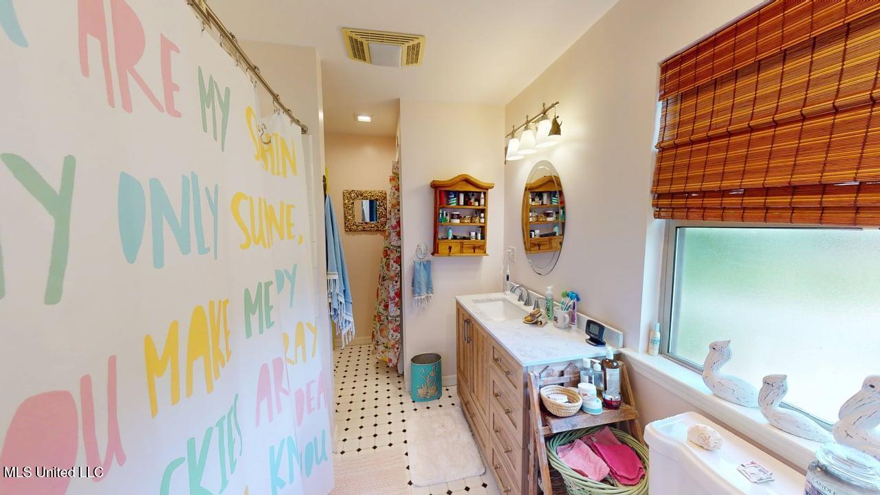 11001 N Shore Drive, Bay Saint Louis, Mississippi image 14