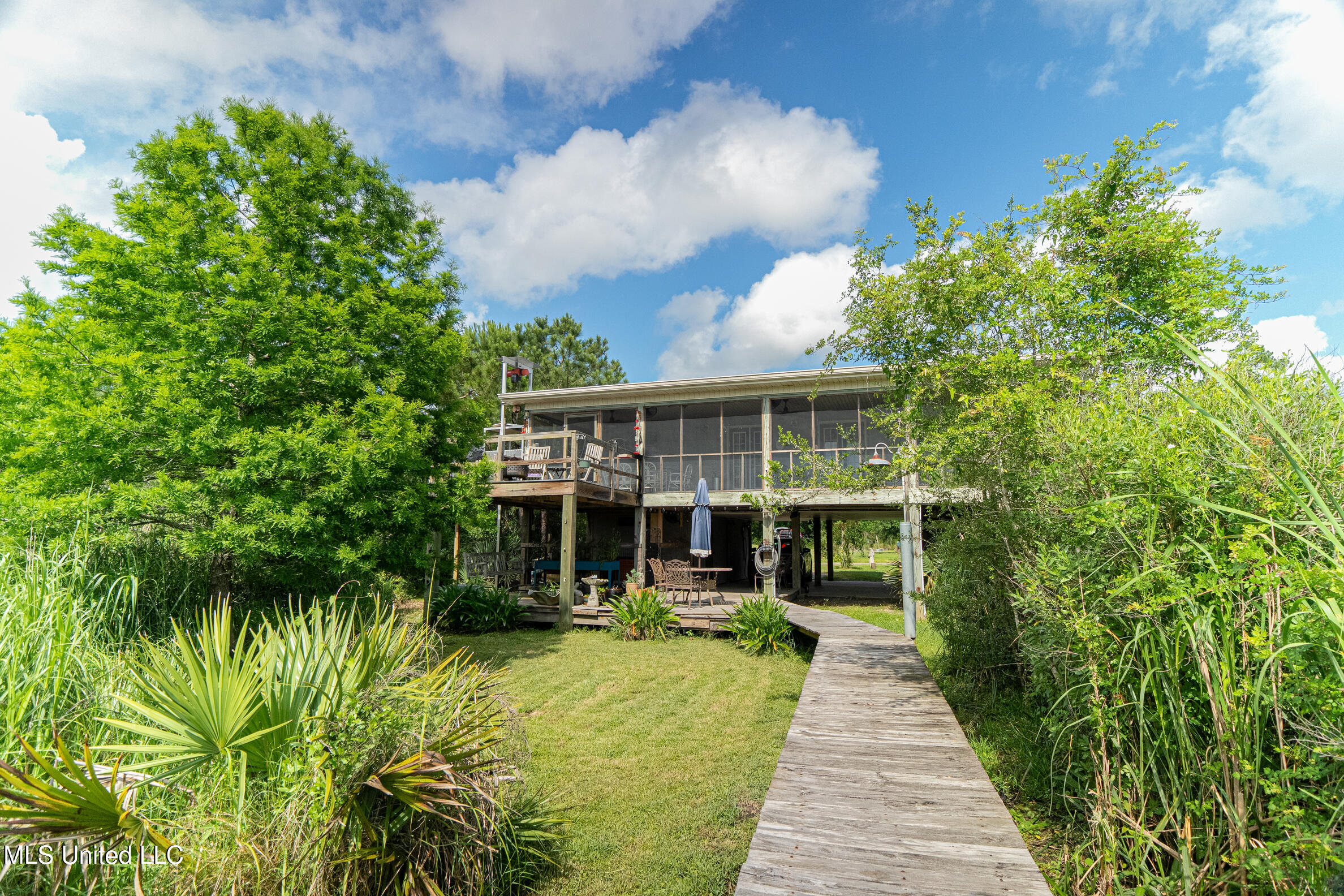 11001 N Shore Drive, Bay Saint Louis, Mississippi image 17