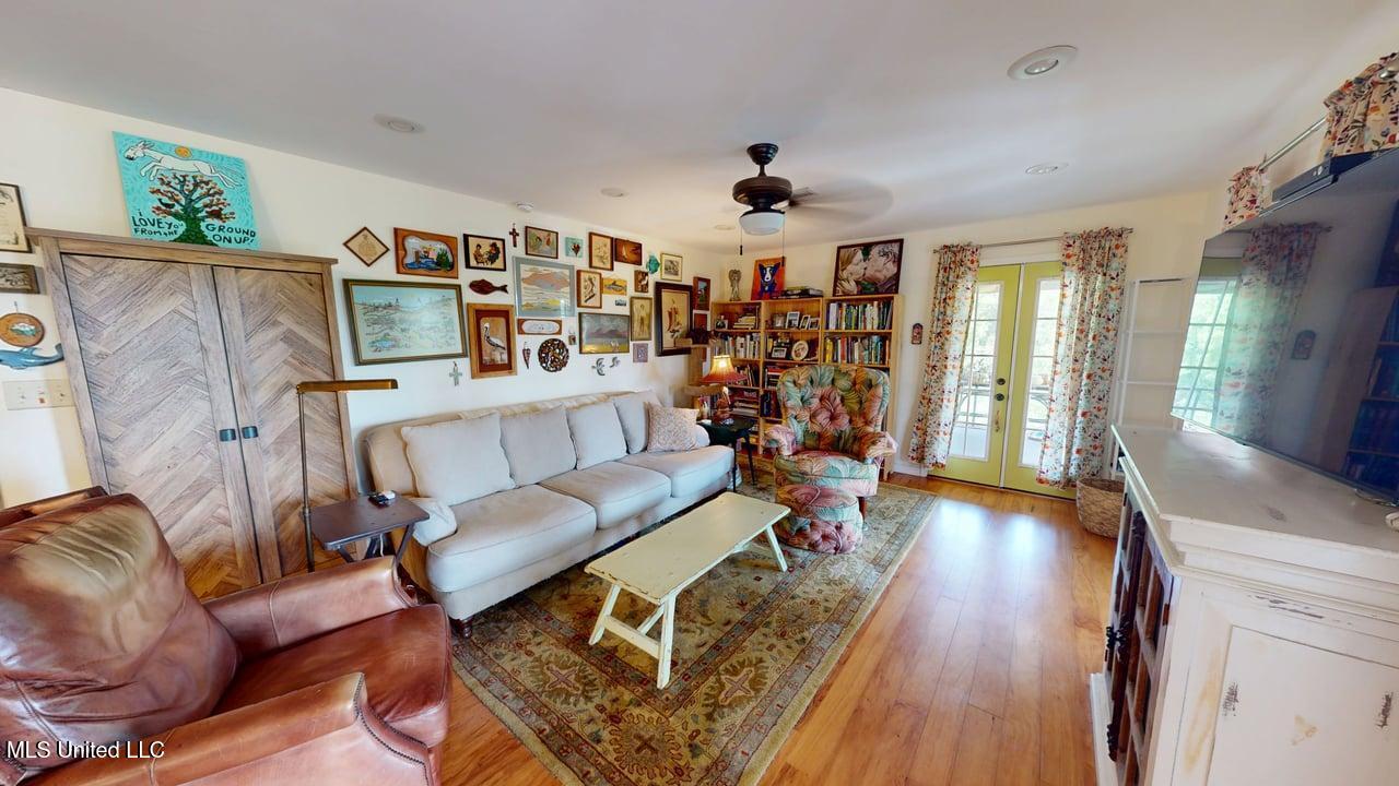 11001 N Shore Drive, Bay Saint Louis, Mississippi image 7