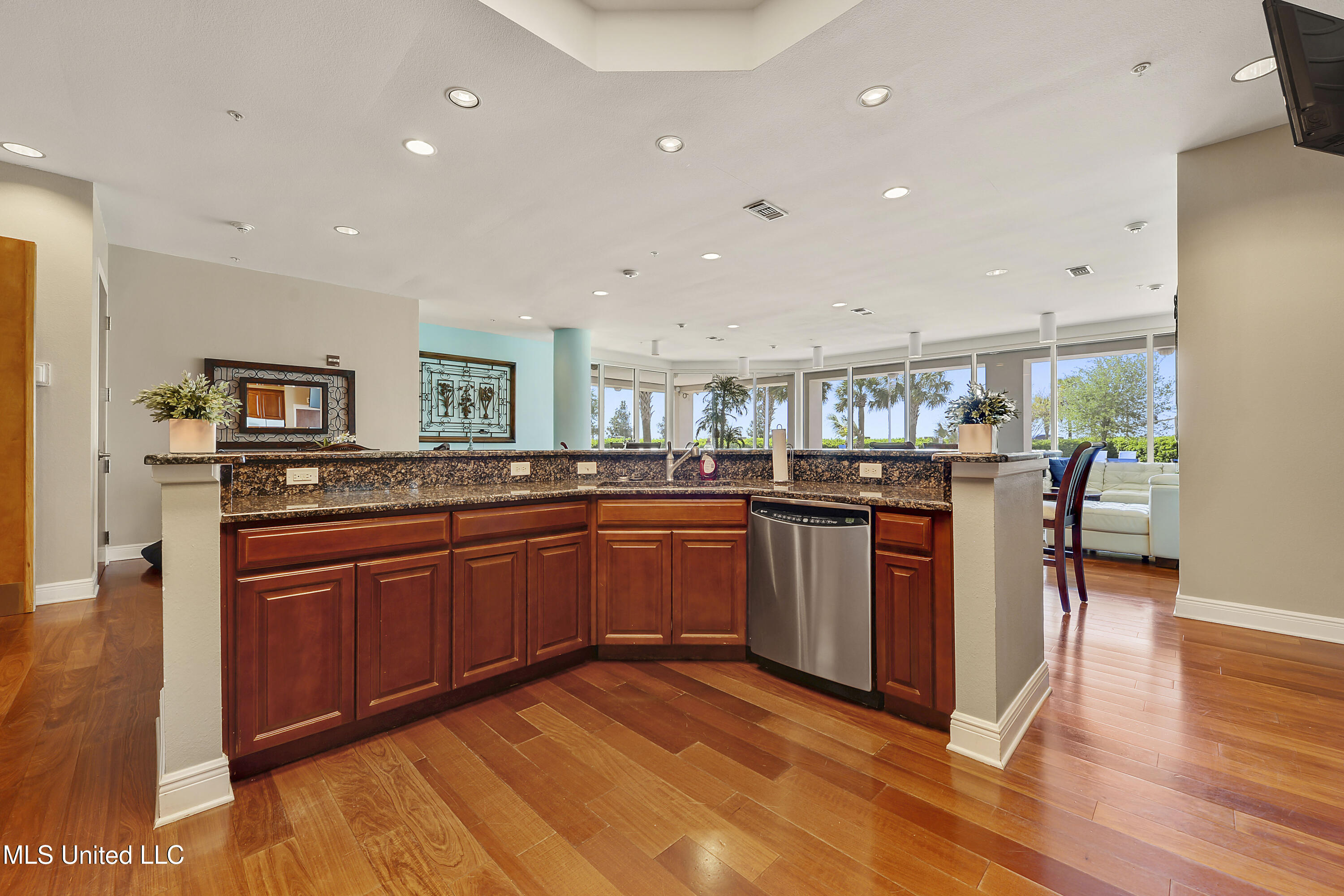 2668 Beach Boulevard #304, Biloxi, Mississippi image 34