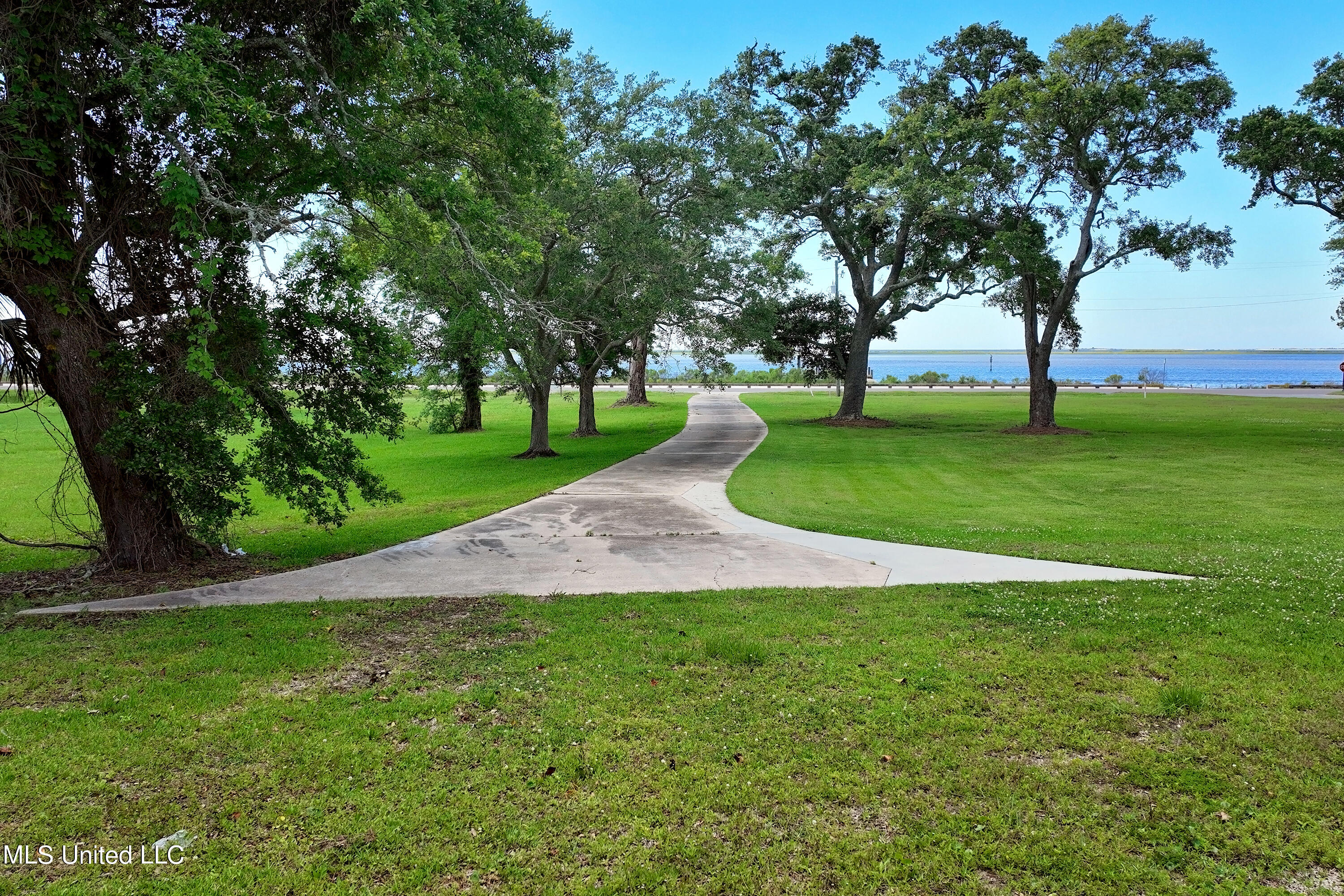 Labranche Avenue, Ocean Springs, Mississippi image 19