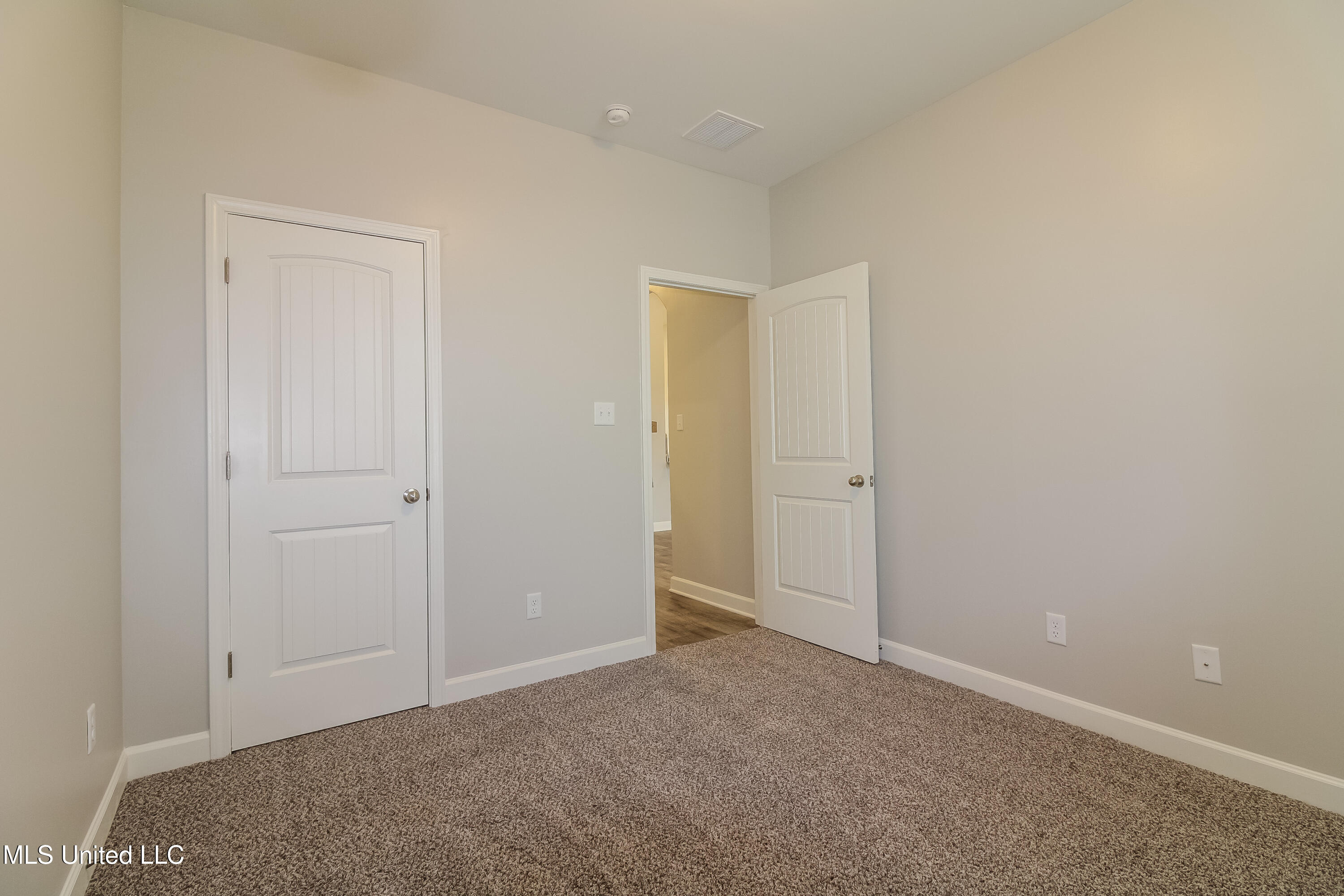 9308 S Lakeside Circle, Walls, Mississippi image 14