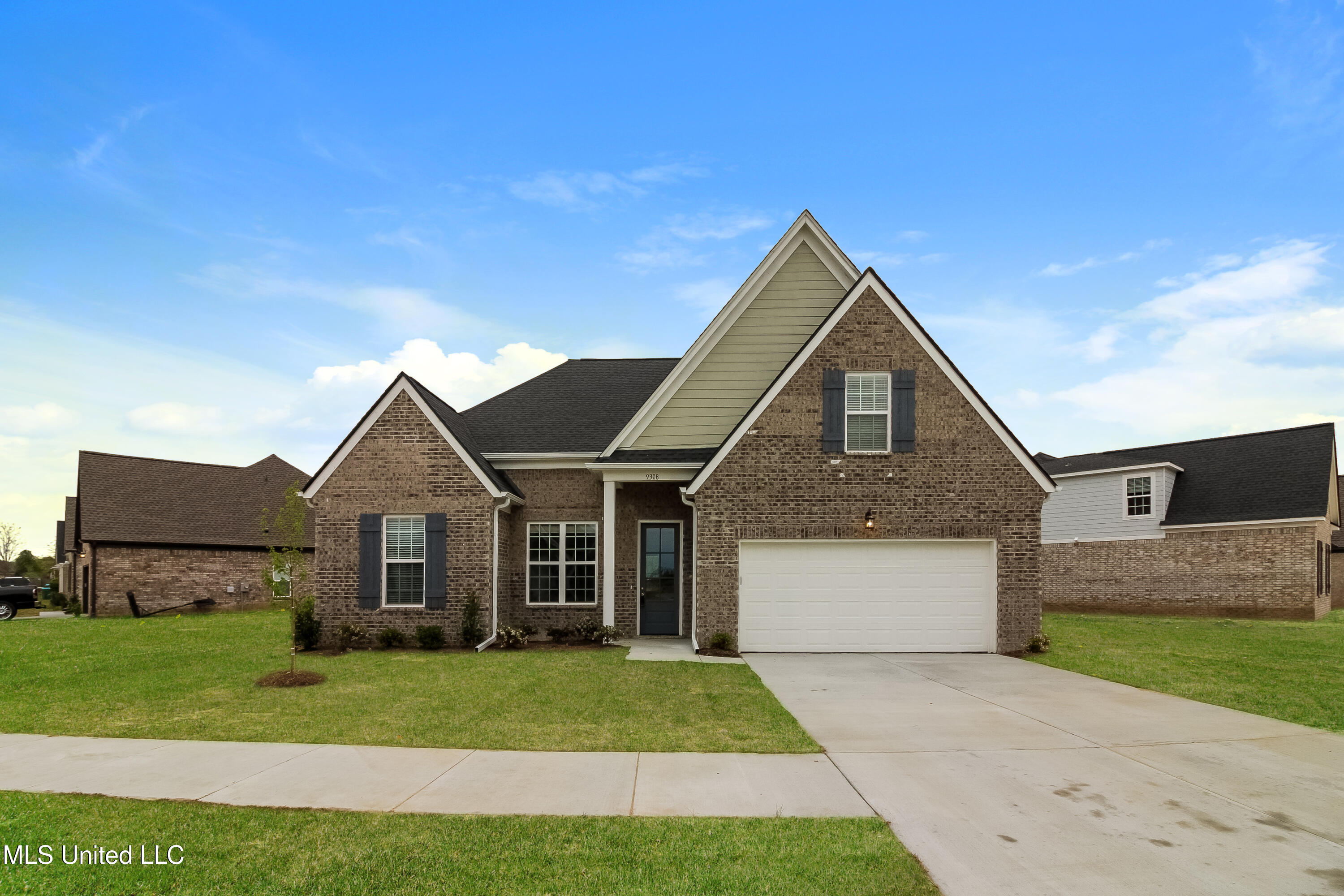 9308 S Lakeside Circle, Walls, Mississippi image 1