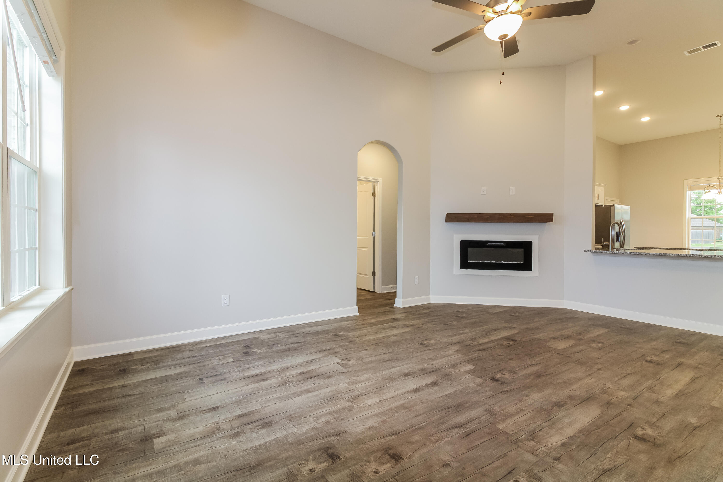 9308 S Lakeside Circle, Walls, Mississippi image 3