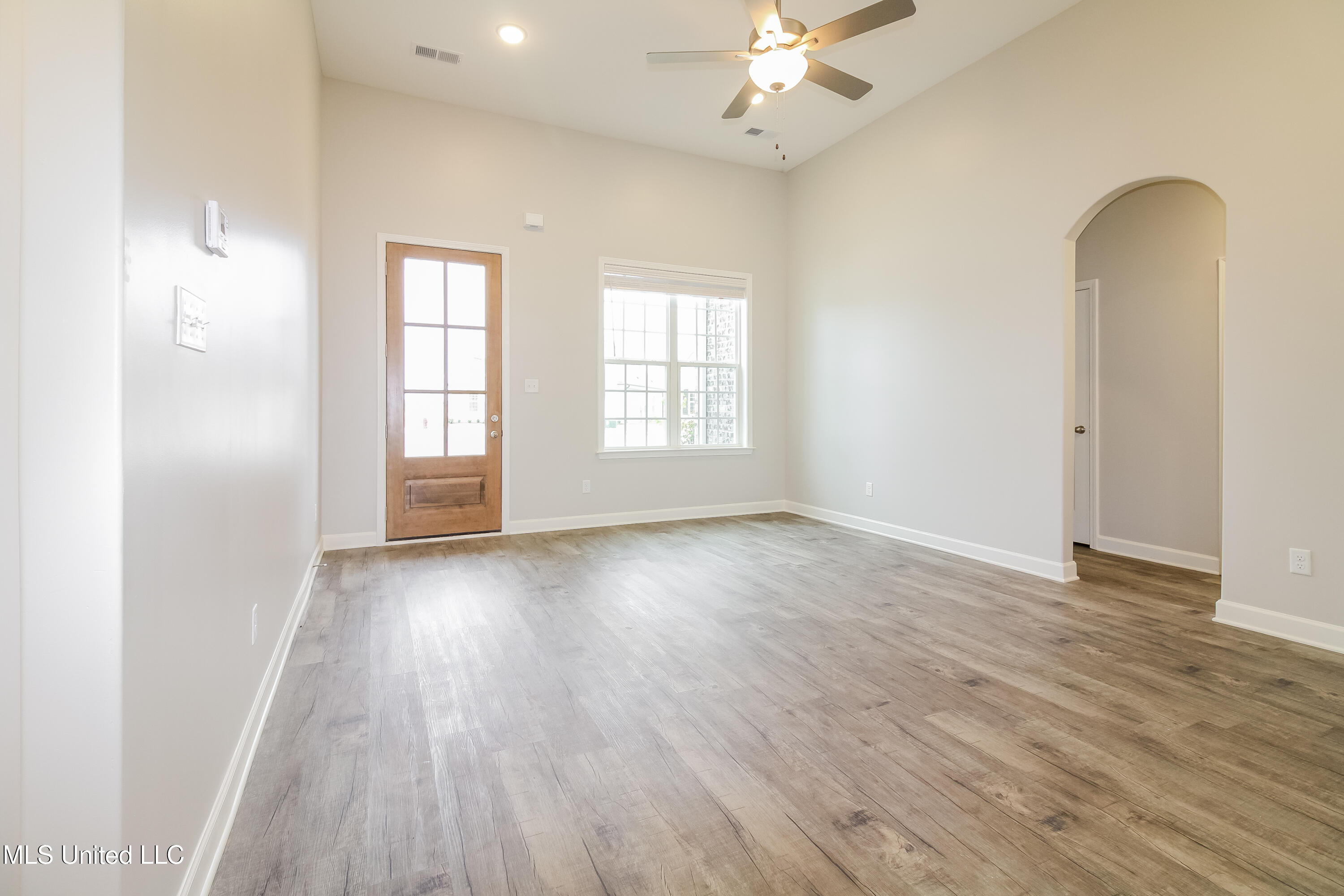 9308 S Lakeside Circle, Walls, Mississippi image 2