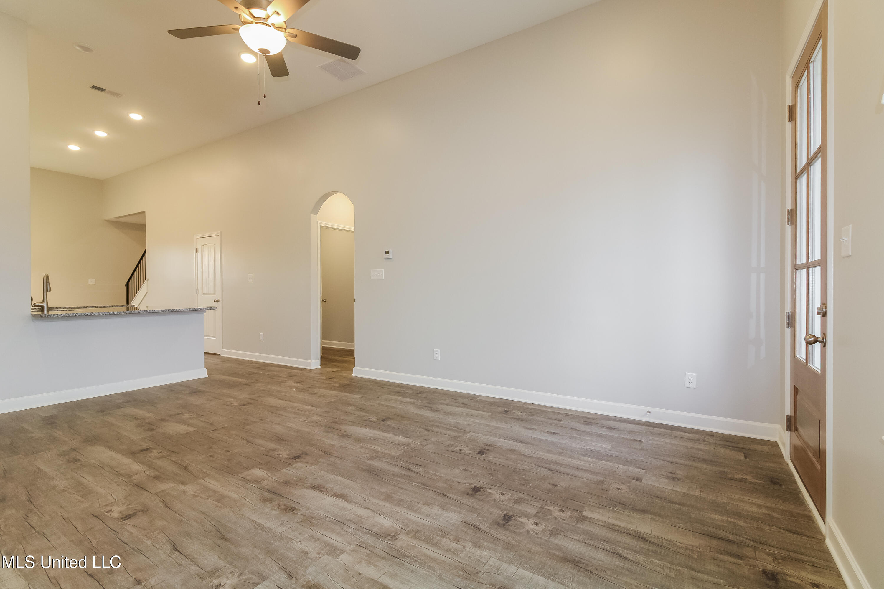 9308 S Lakeside Circle, Walls, Mississippi image 4