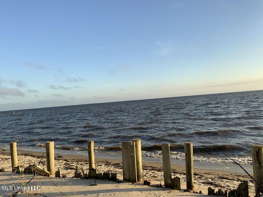 8109 Belle Fontaine Drive, Ocean Springs, Mississippi image 2