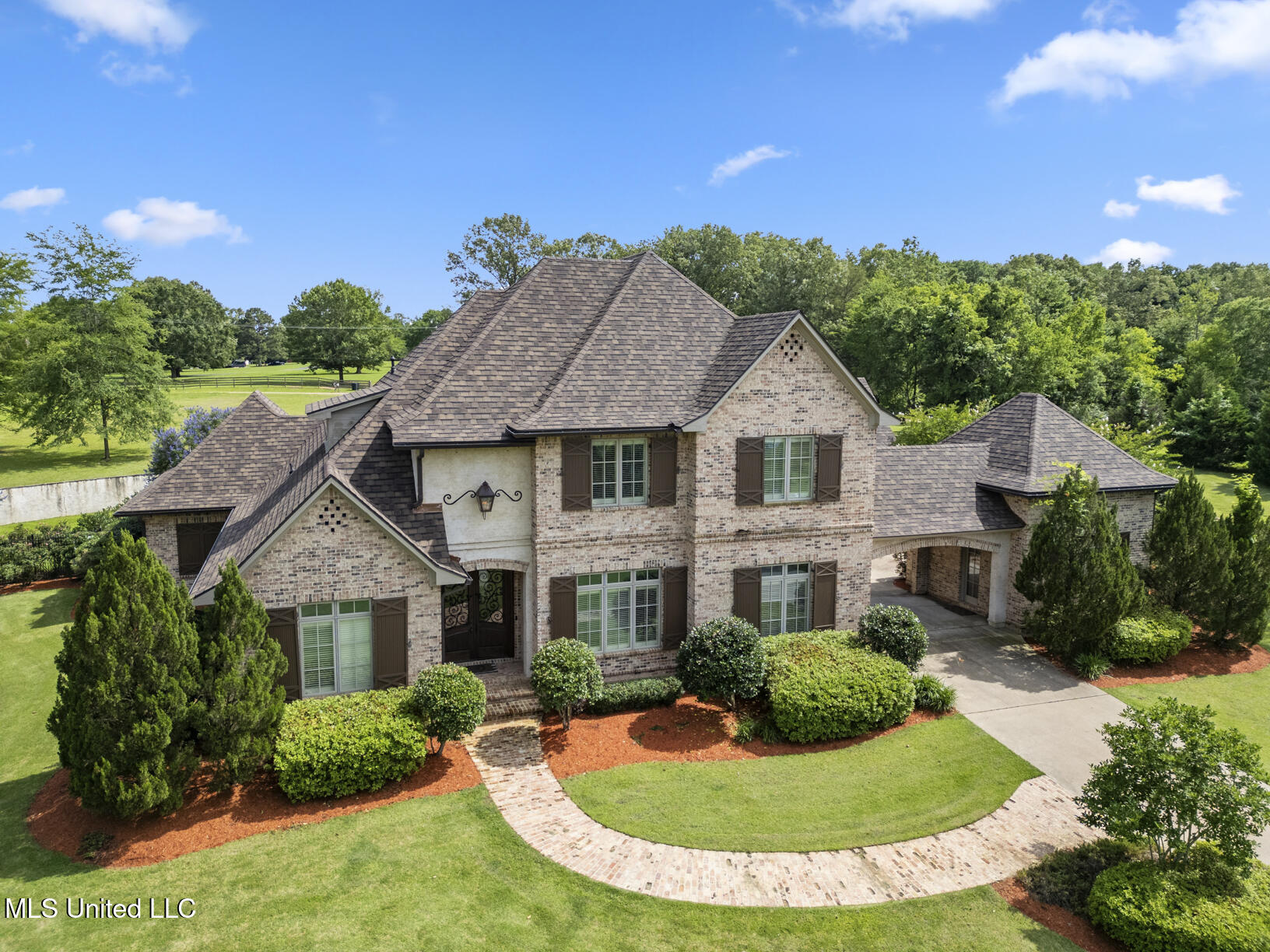 430 Johnstone Drive, Madison, Mississippi image 1