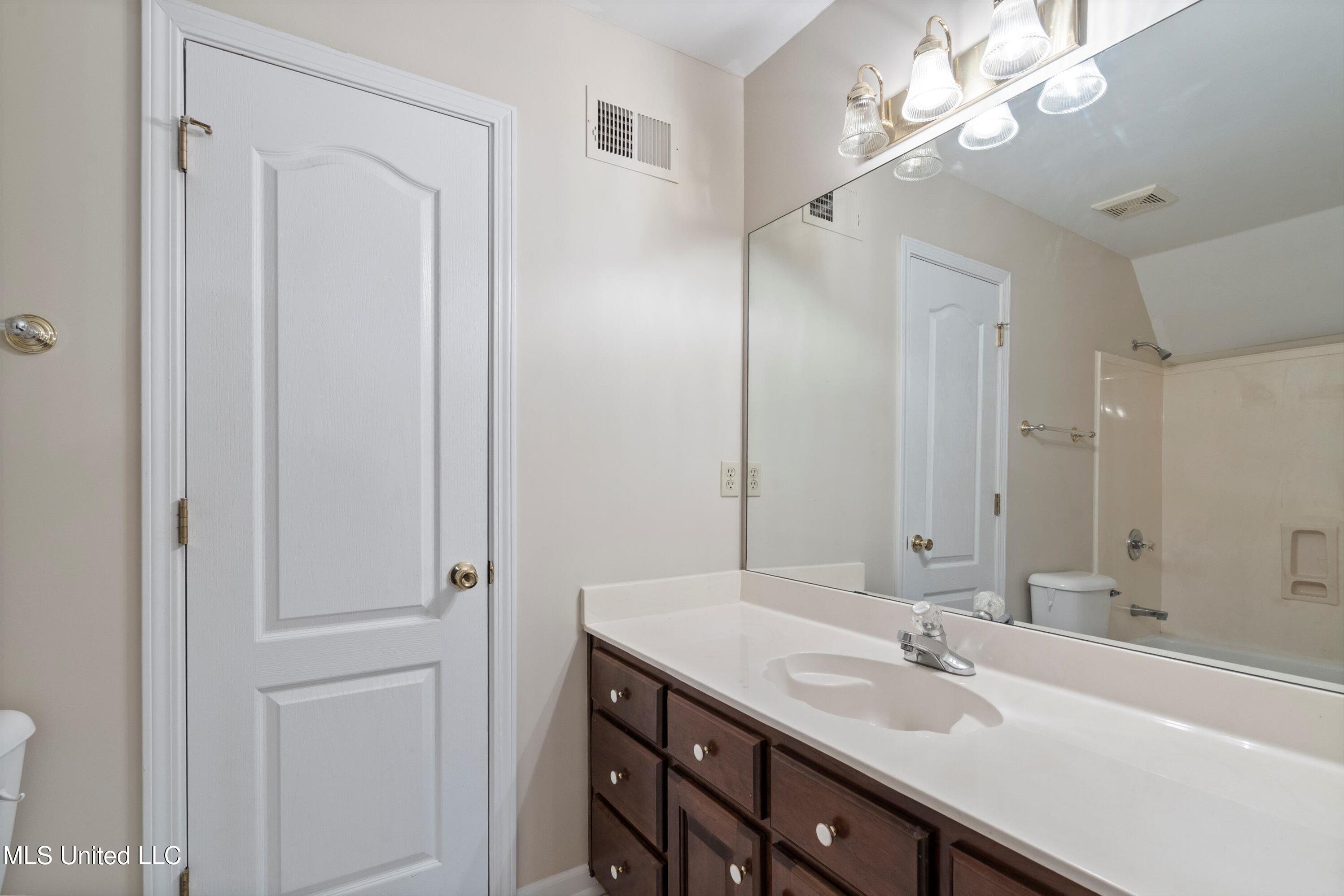 6375 Darren Drive, Olive Branch, Mississippi image 41