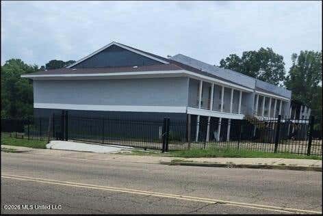 Homes For Sale - 1115 Raymond Road<br/> Jackson, MS 39204
