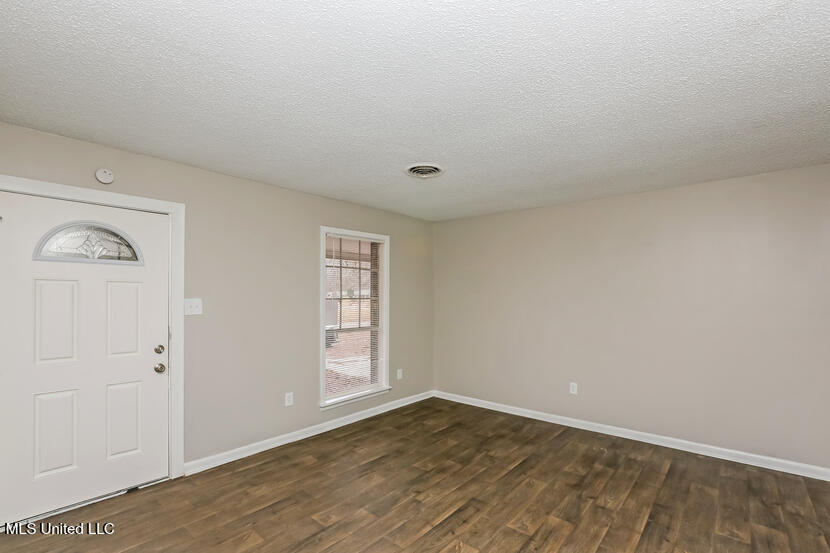 3102 Longwood Drive, Jackson, Mississippi image 2