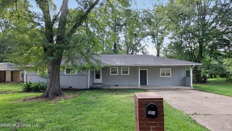Homes For Sale - 2738 Woodside Drive<br/> Jackson, MS 39204